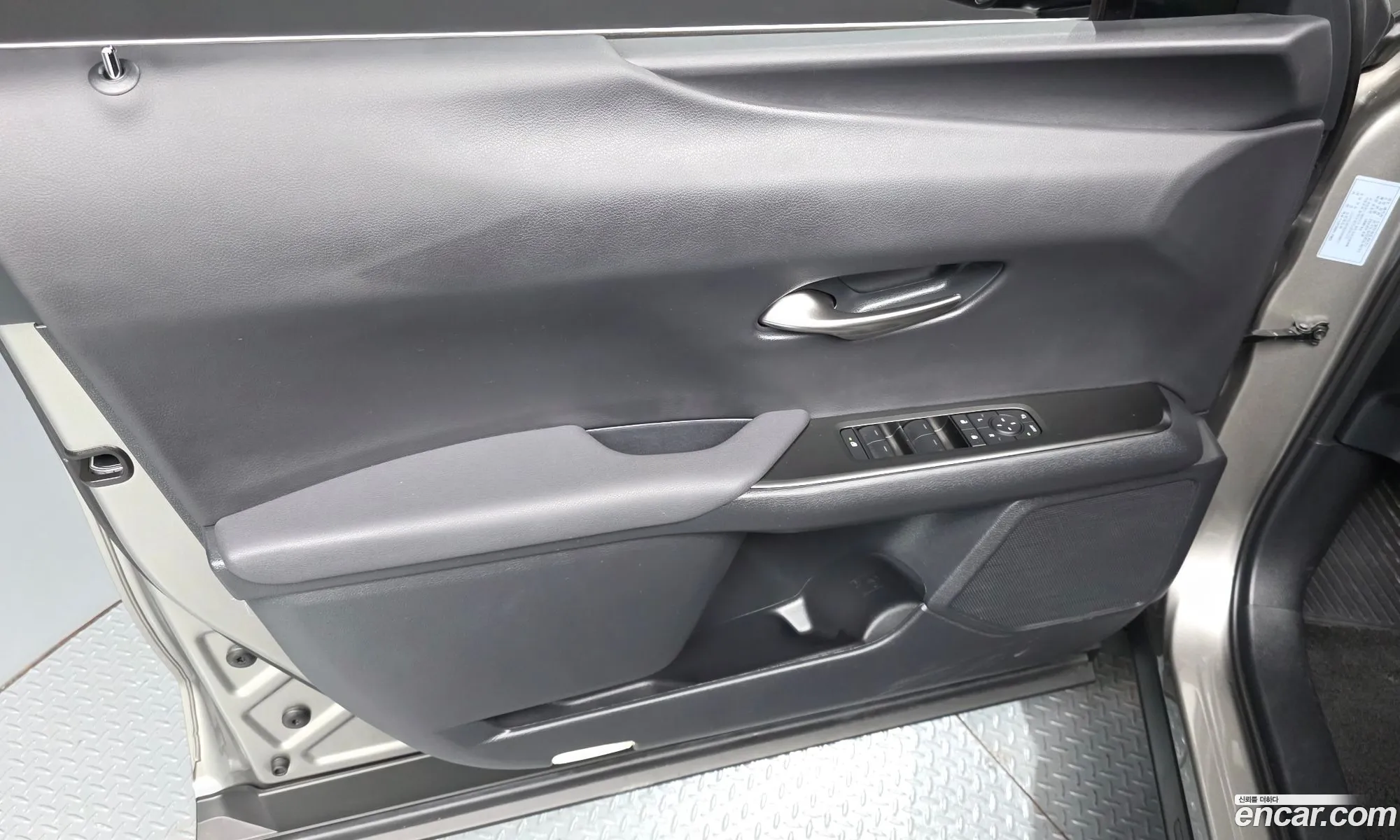 Lexus UX300h 2024 JTHYBJAH888888888 — 14