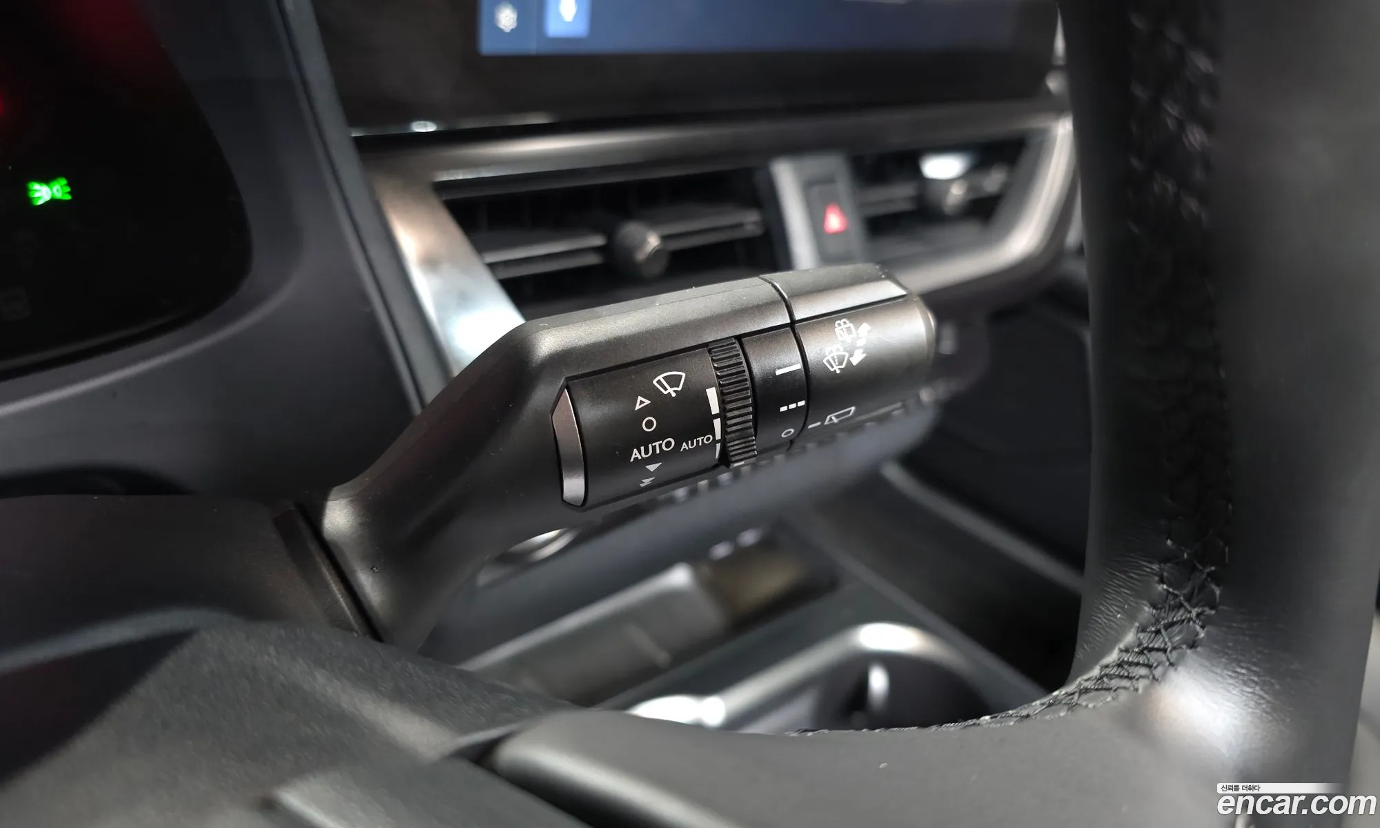 Lexus UX300h 2024 JTHYBJAH888888888 — 10