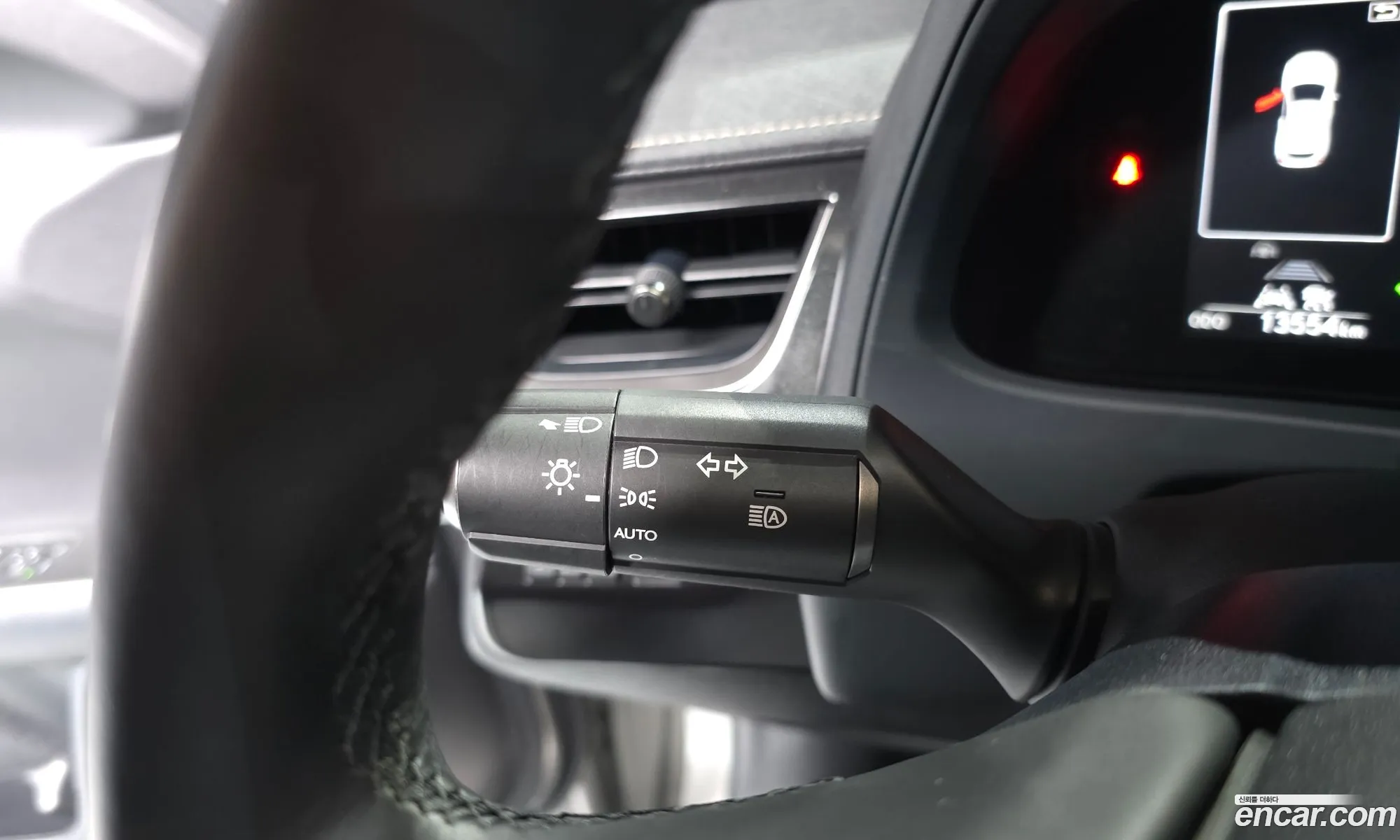 Lexus UX300h 2024 JTHYBJAH888888888 — 6