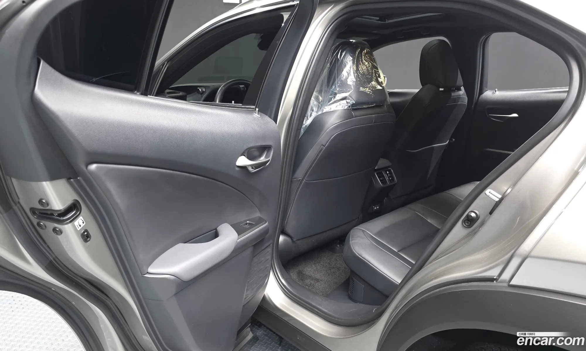 Lexus UX300h 2024 JTHYBJAH888888888 — 8