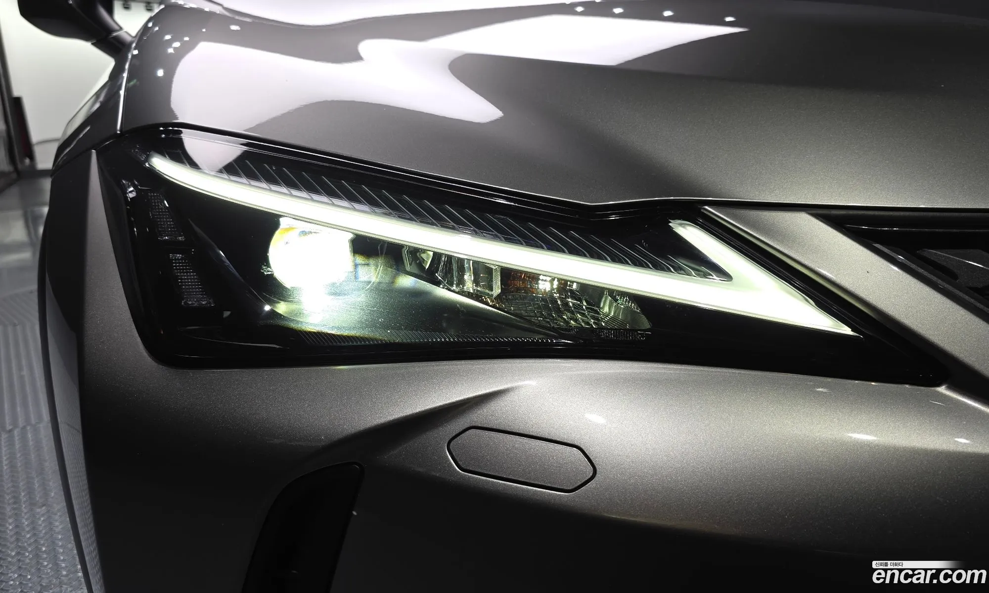 Lexus UX300h 2024 JTHYBJAH888888888 — 18
