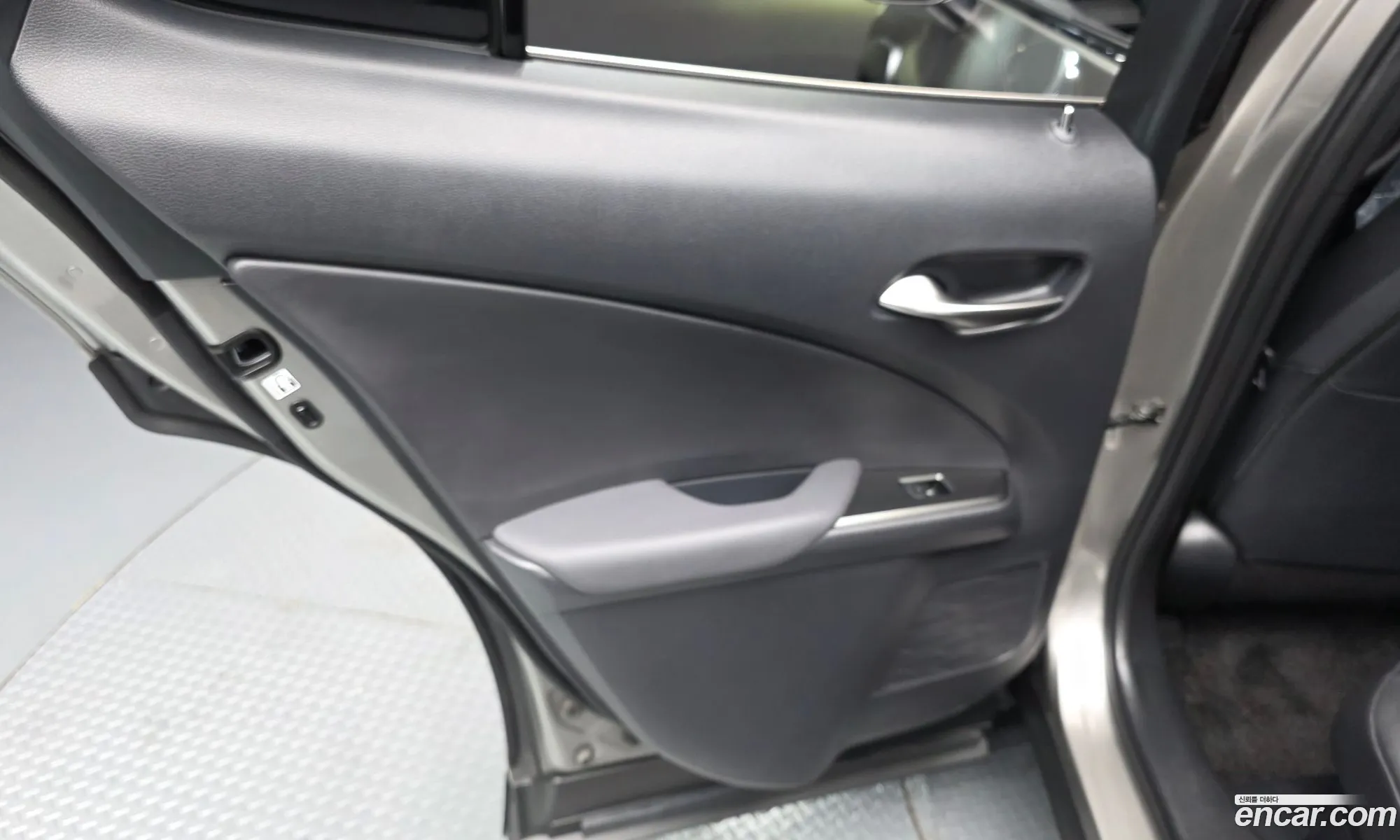 Lexus UX300h 2024 JTHYBJAH888888888 — 17