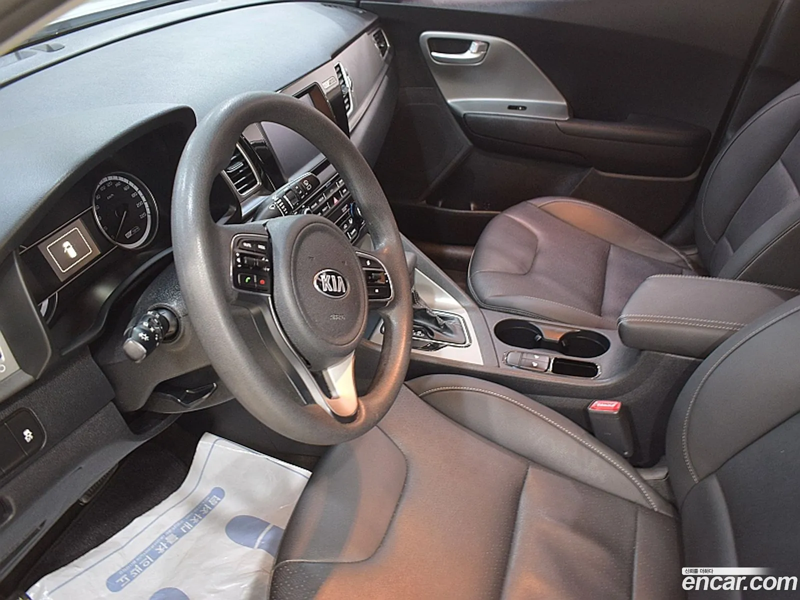 Kia Niro 2016 — 2