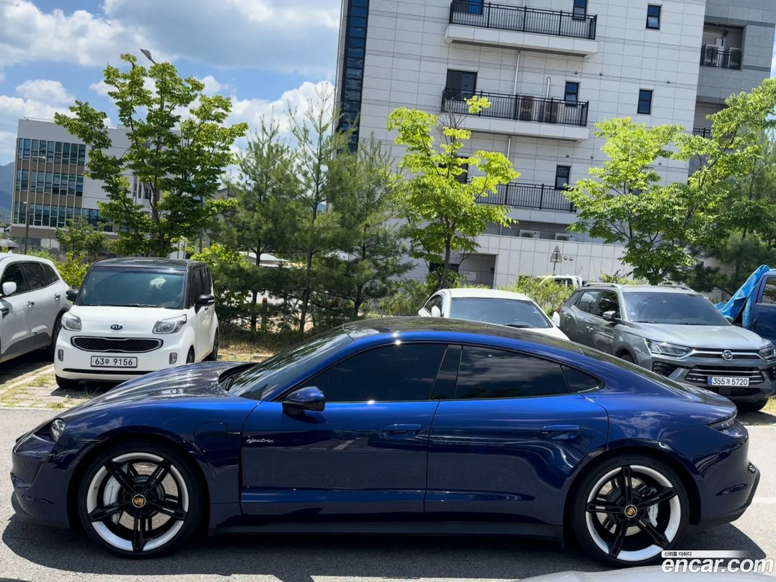 Porsche Taycan 2024 — 17