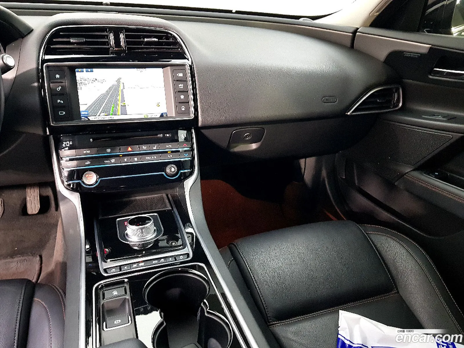 Jaguar XE 2016 — 3