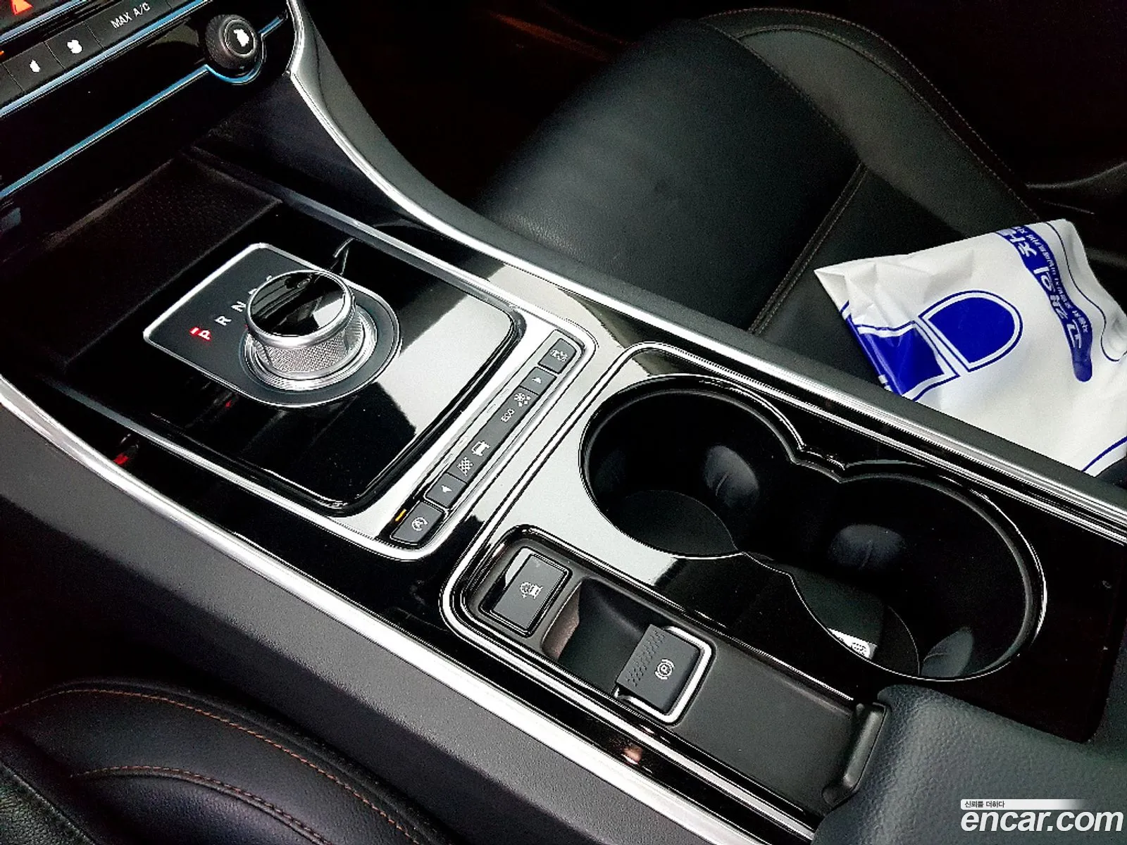 Jaguar XE 2016 — 17