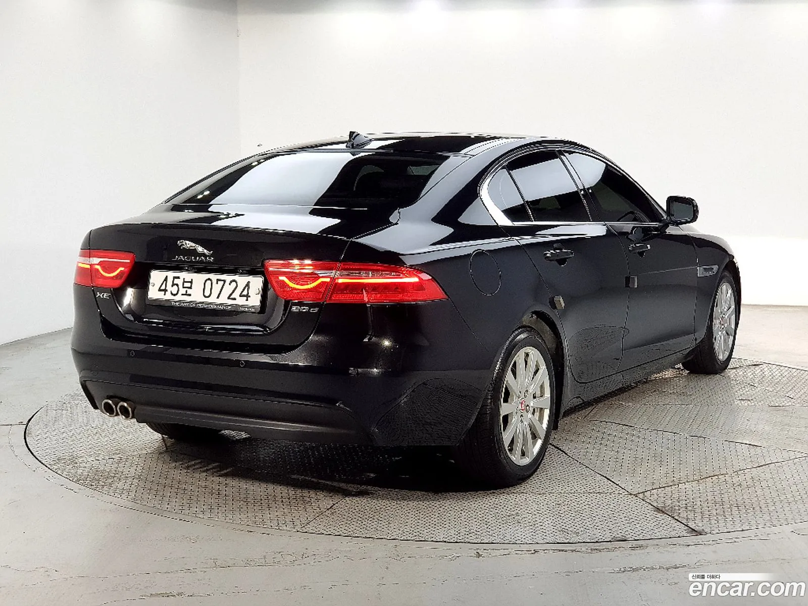 Jaguar XE 2016 — 10