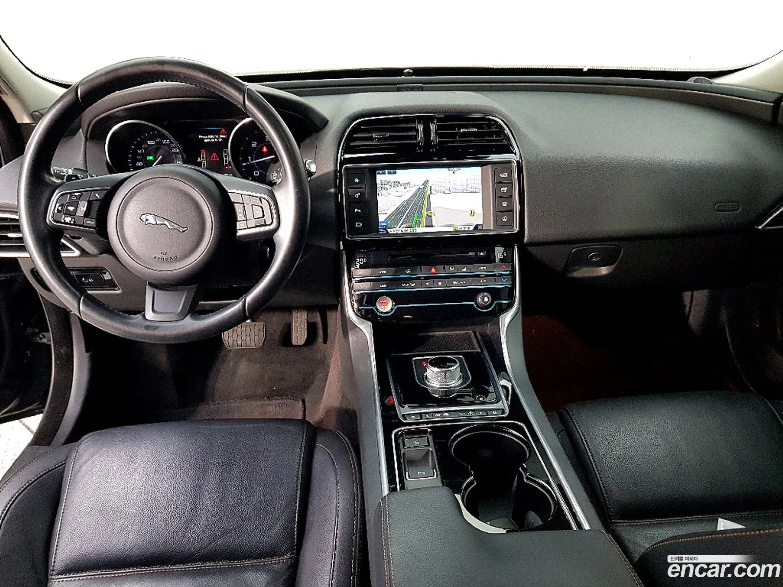 Jaguar XE 2016 — 15