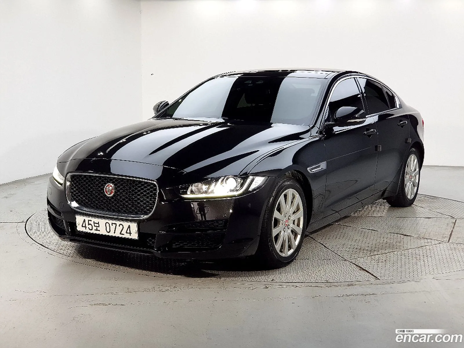 Jaguar XE 2016 — 19