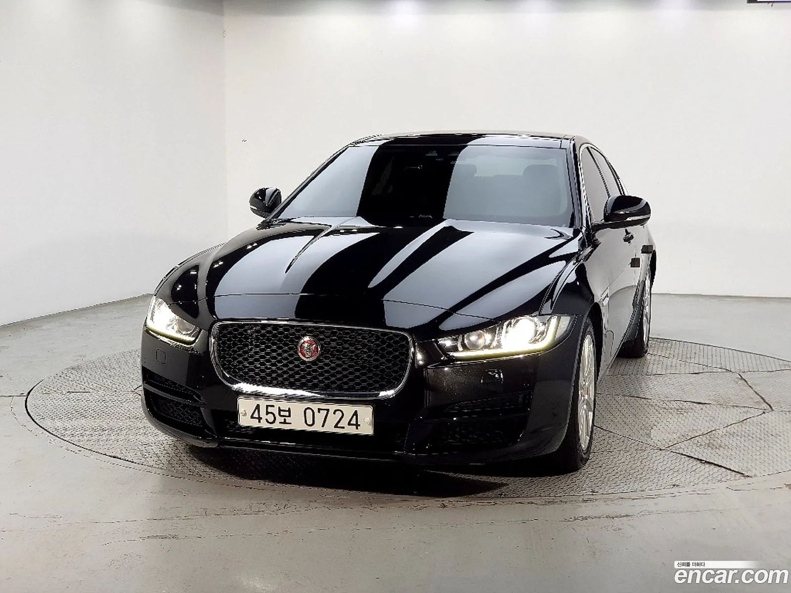 Jaguar XE 2016 — 14