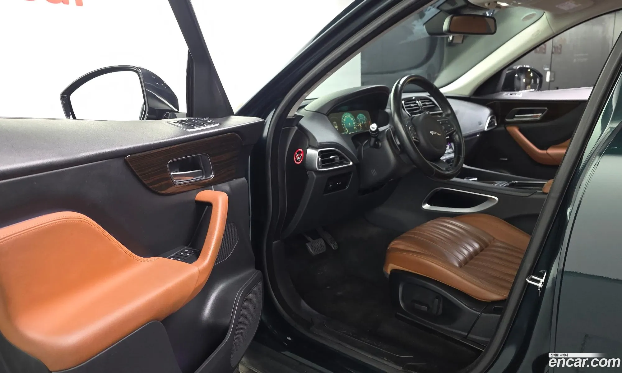Jaguar F-Pace 2016 — 13