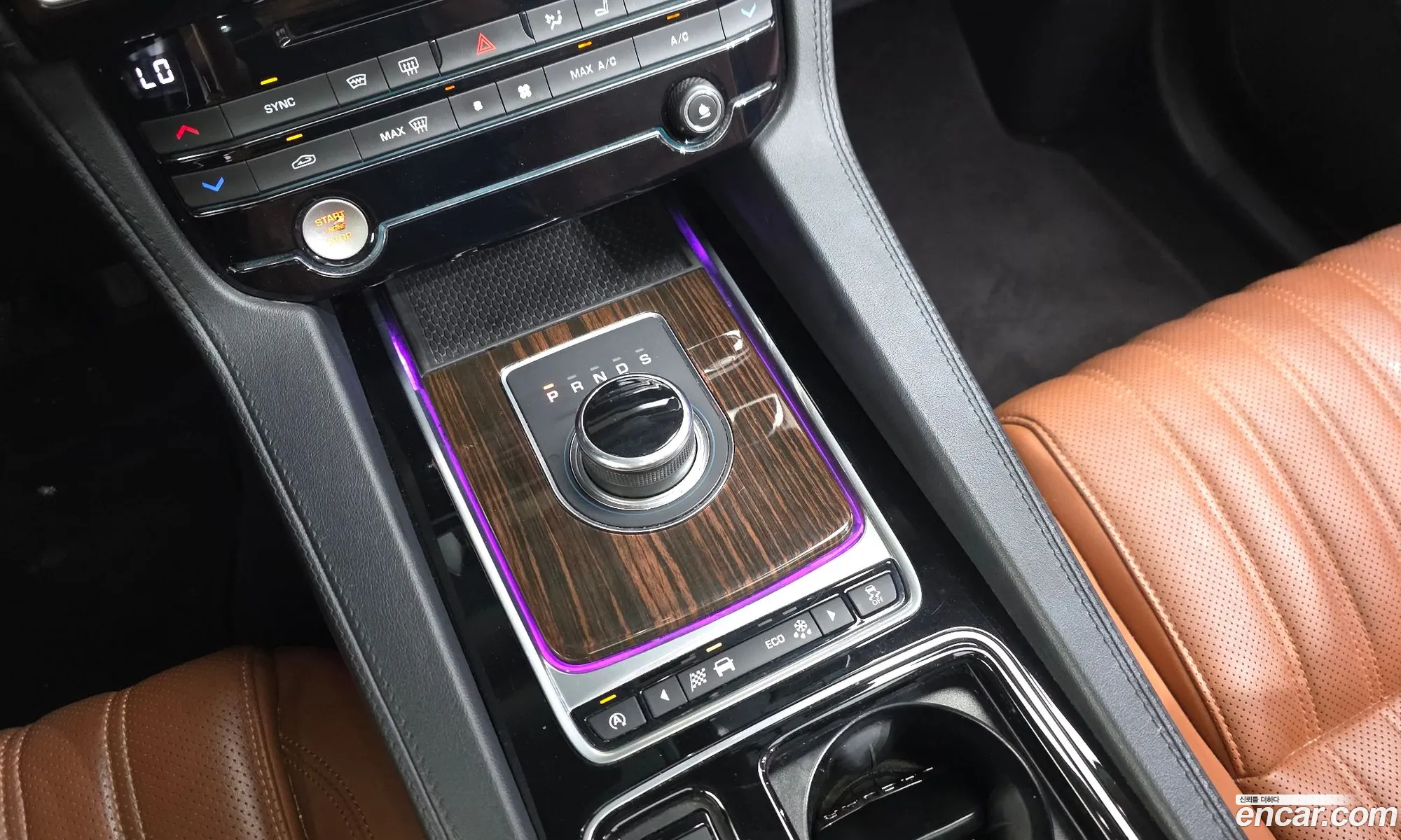 Jaguar F-Pace 2016 — 10