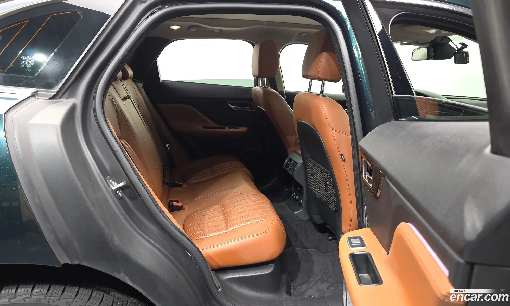 Jaguar F-Pace 2016 — 19