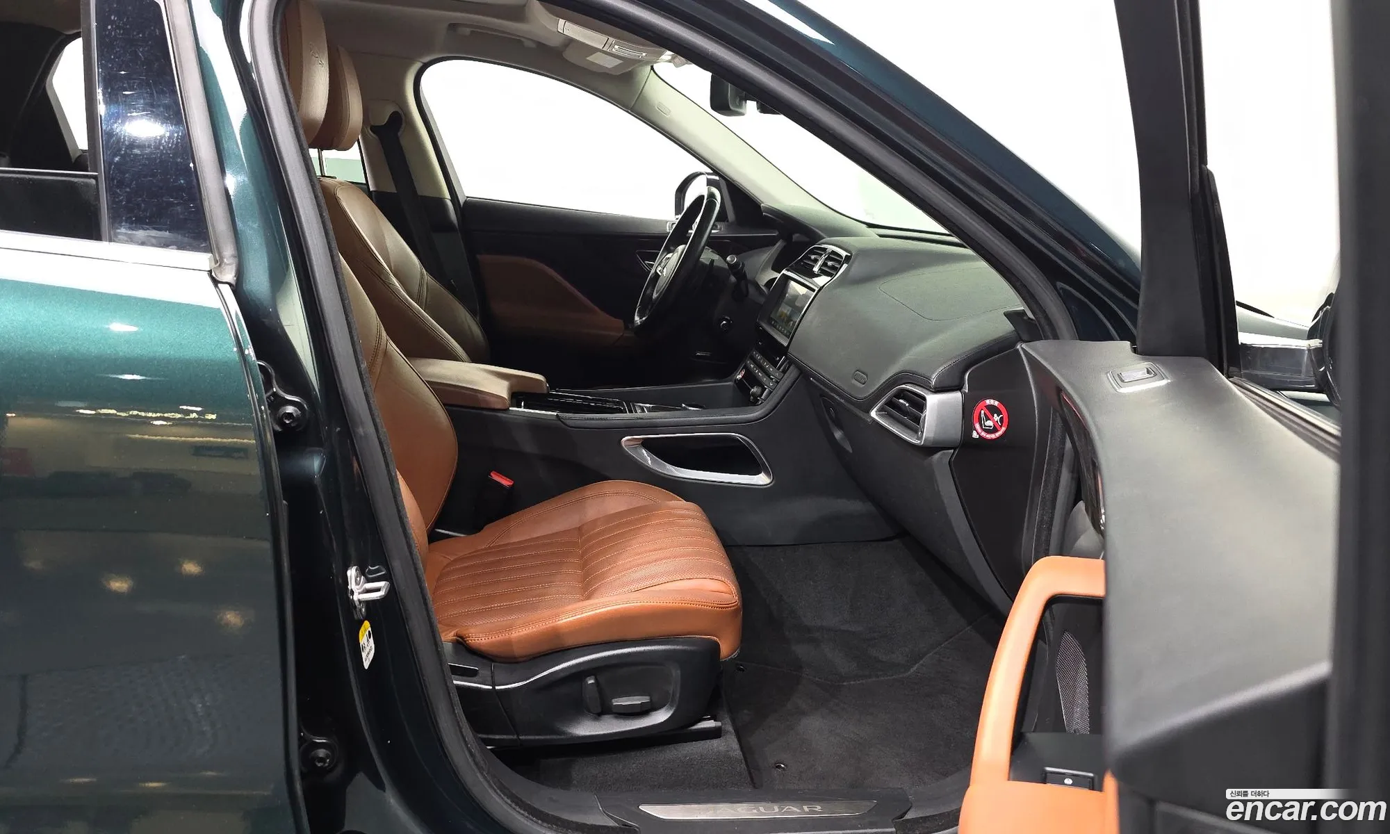 Jaguar F-Pace 2016 — 16