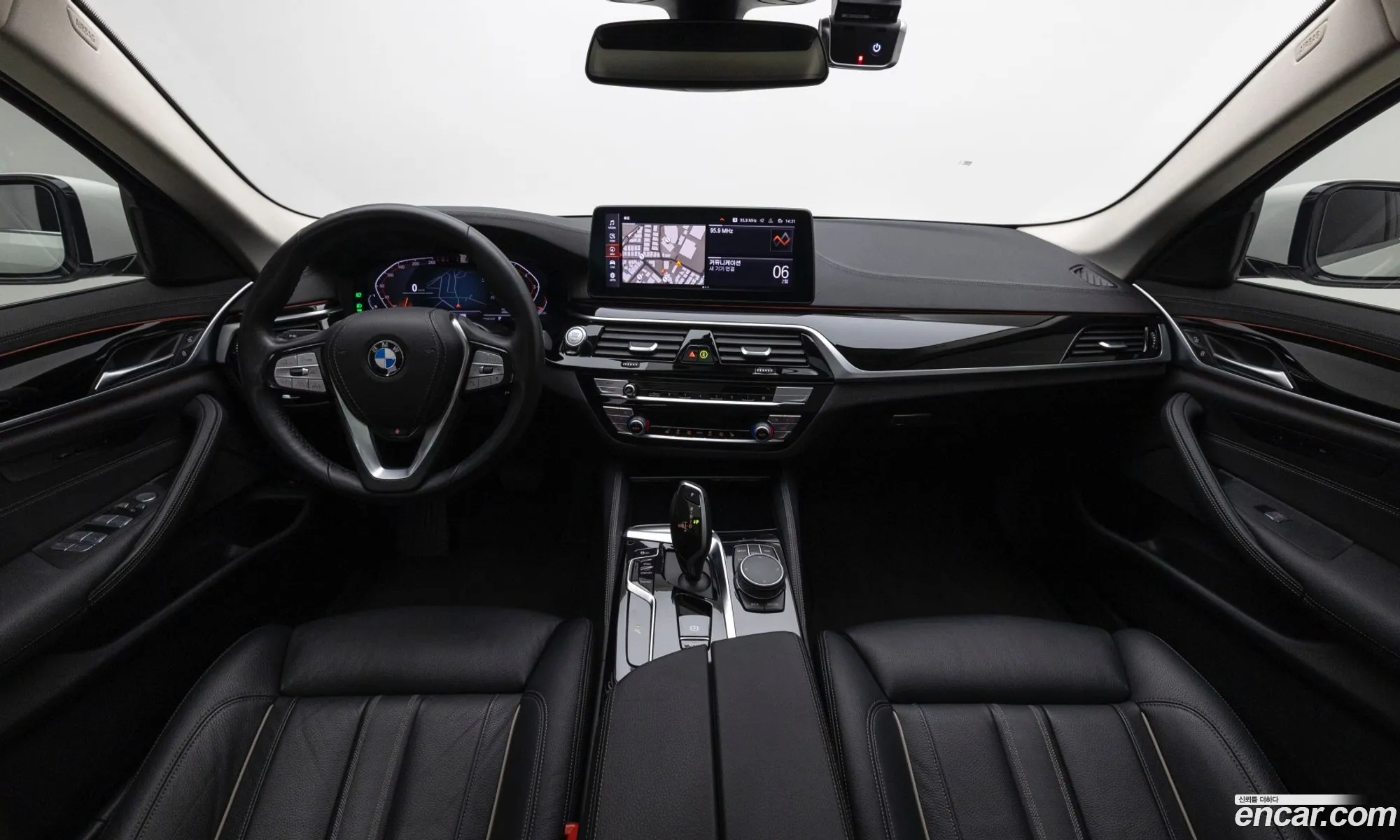 BMW 5 Series 2022 — 17