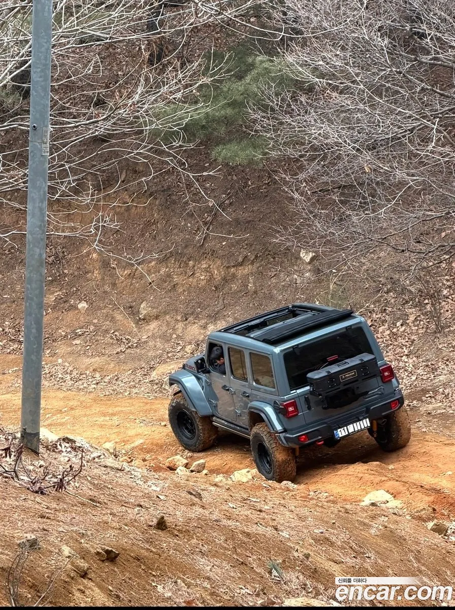 Jeep Wrangler 2025 — 2