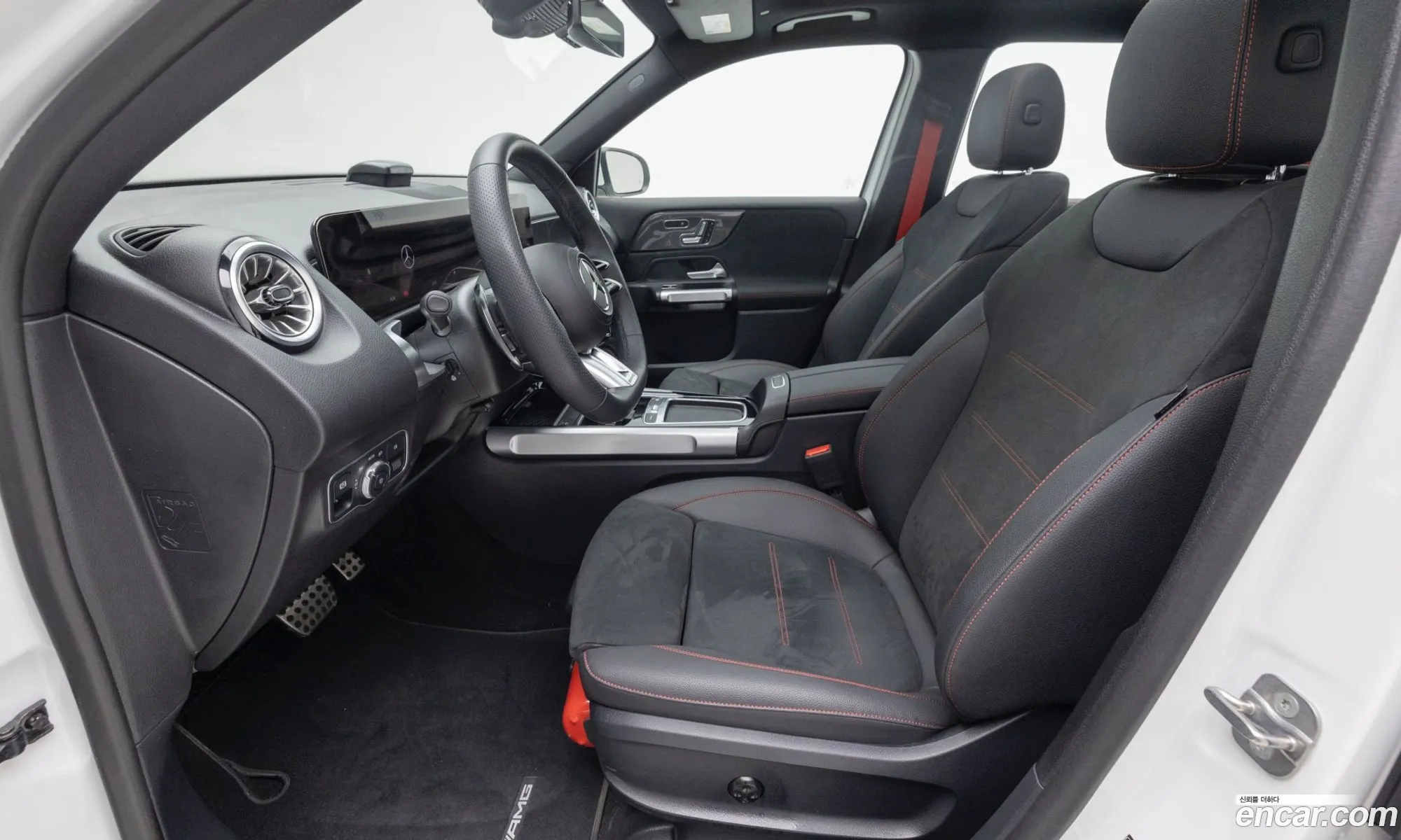 Mercedes-Benz GLB-Class X247 2025 — 2