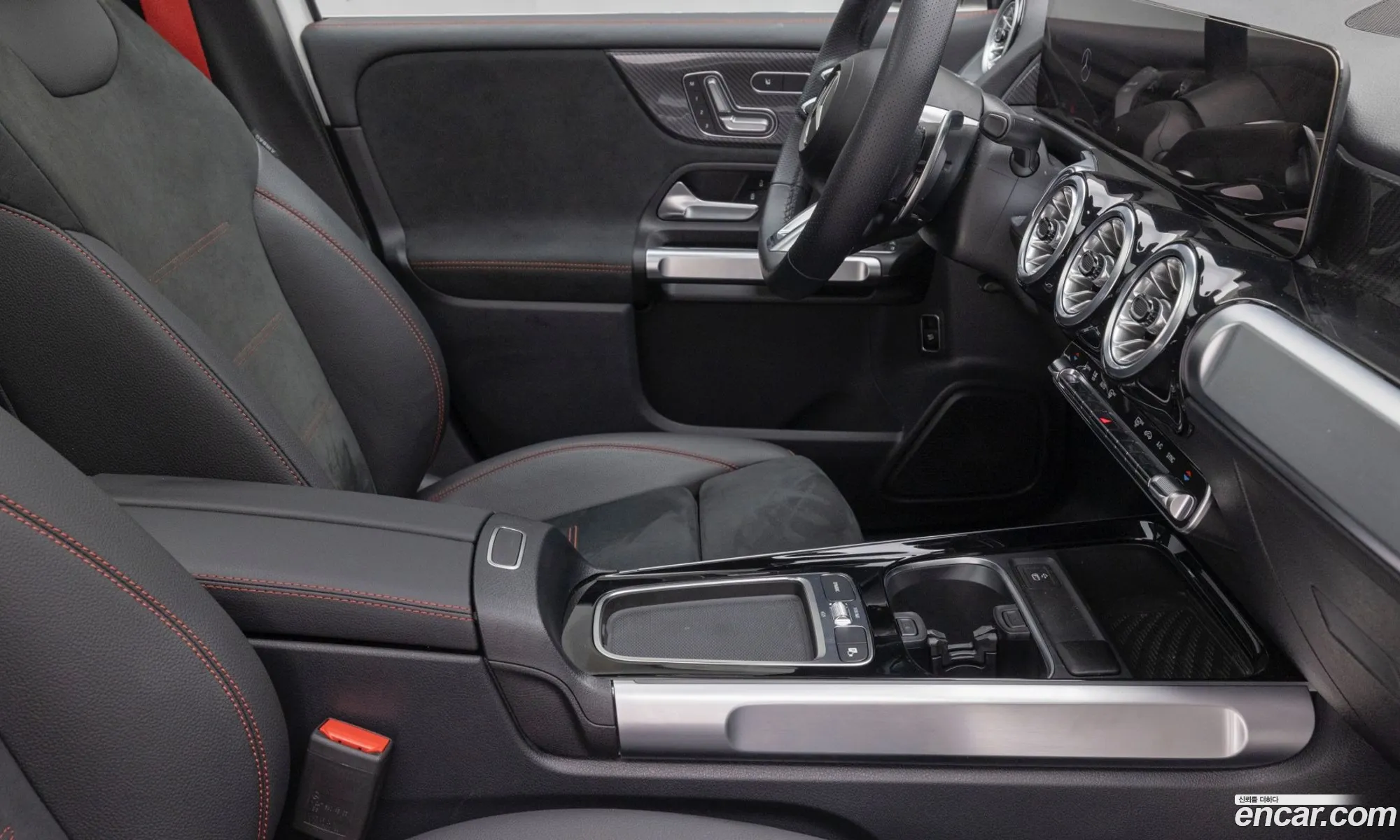 Mercedes-Benz GLB-Class X247 2025 — 20