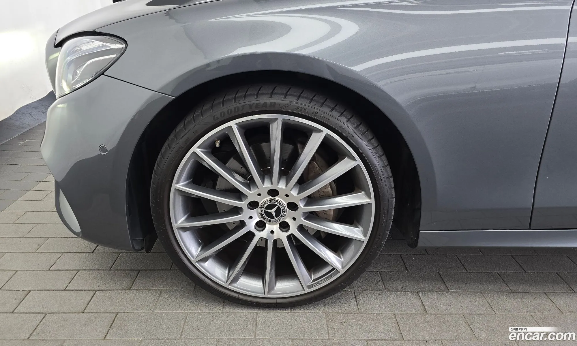 Mercedes-Benz E-Class W213 2017 — 12