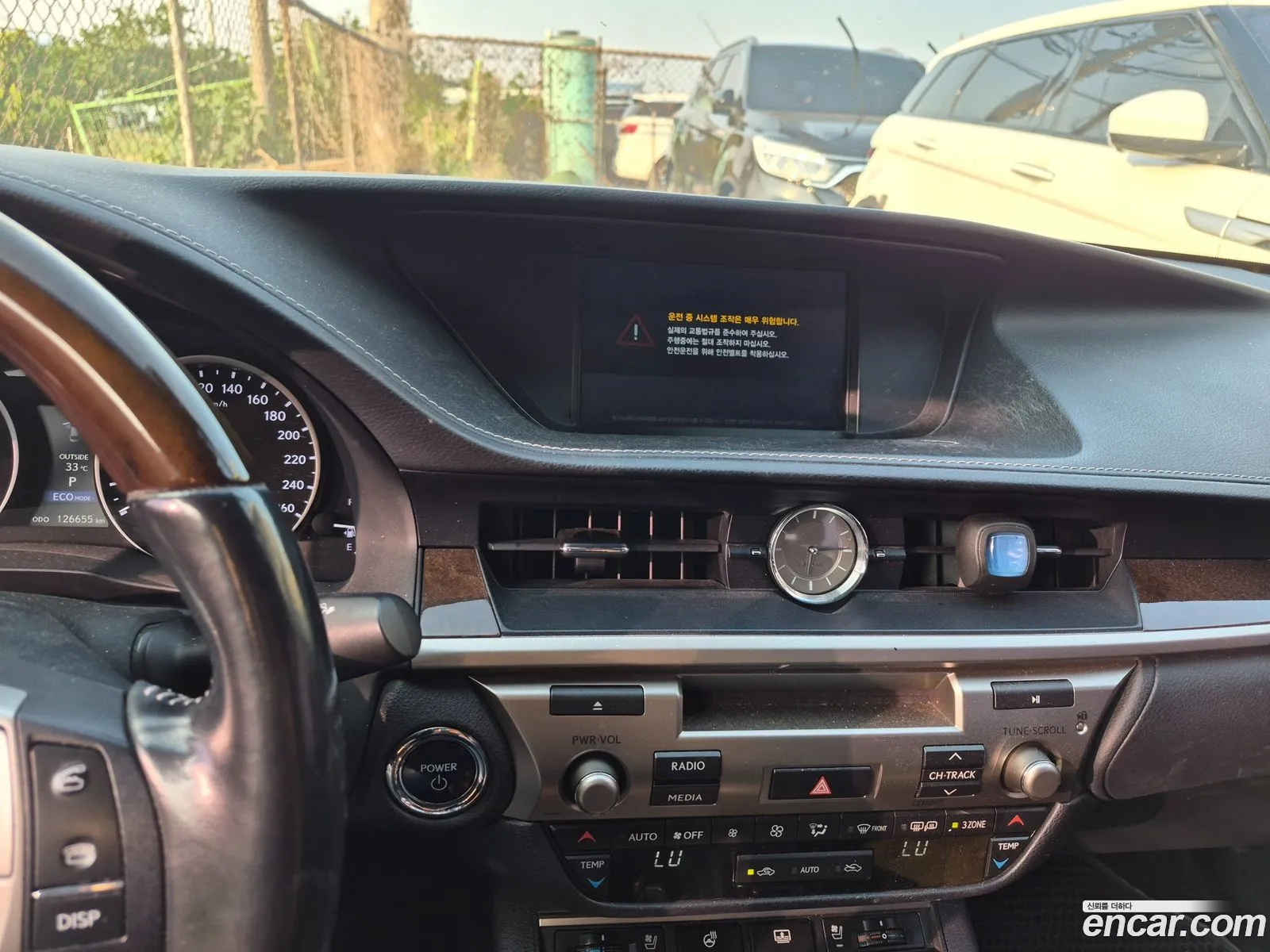 Lexus ES300h 2015 — 14