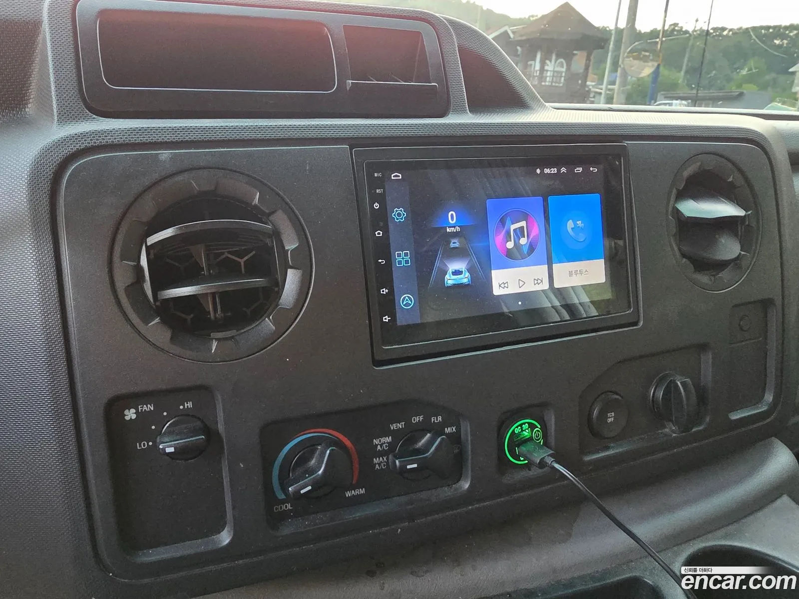 Ford E-Series 2011 — 19