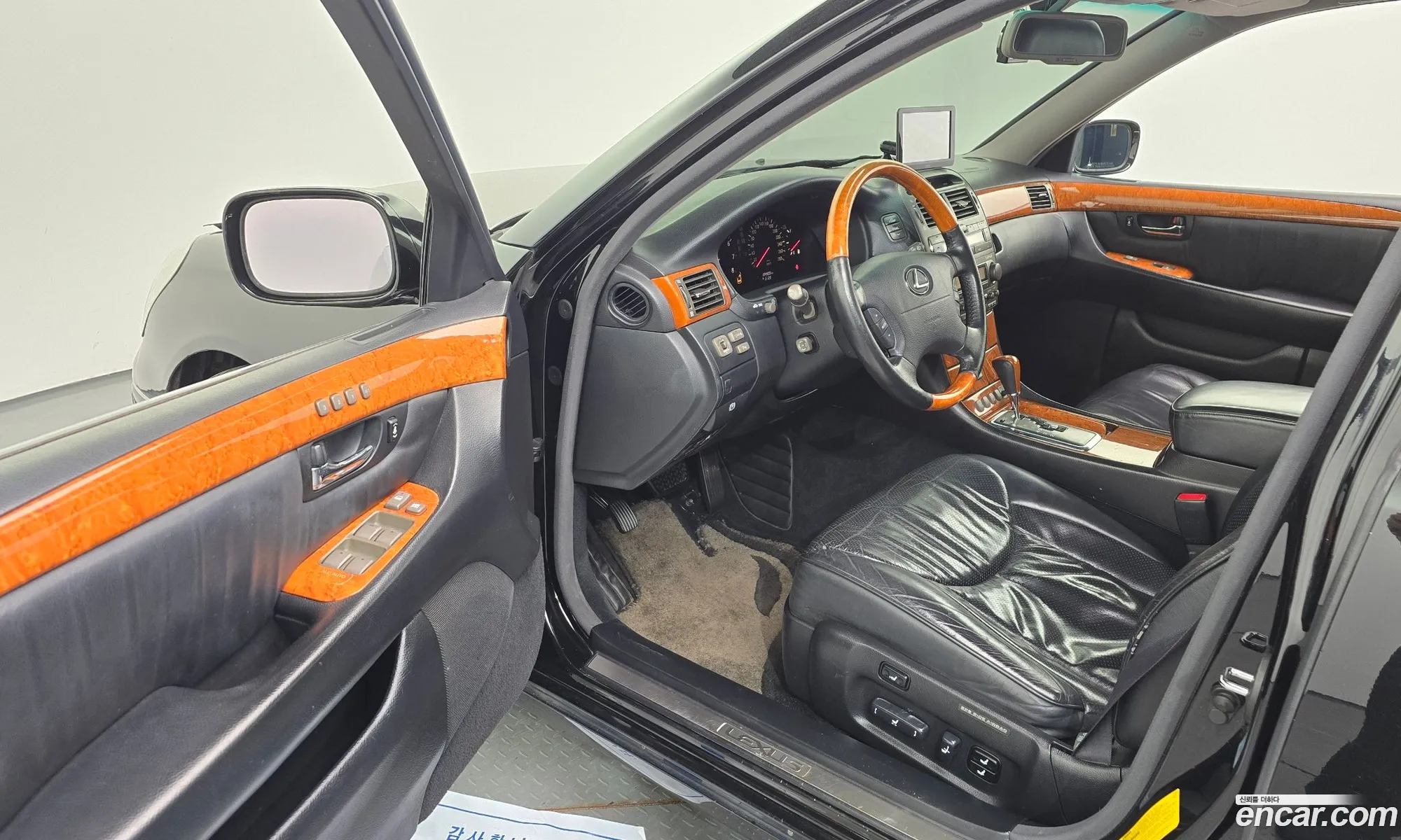 Lexus LS430 2003 JTHBN30F130121543 — 3