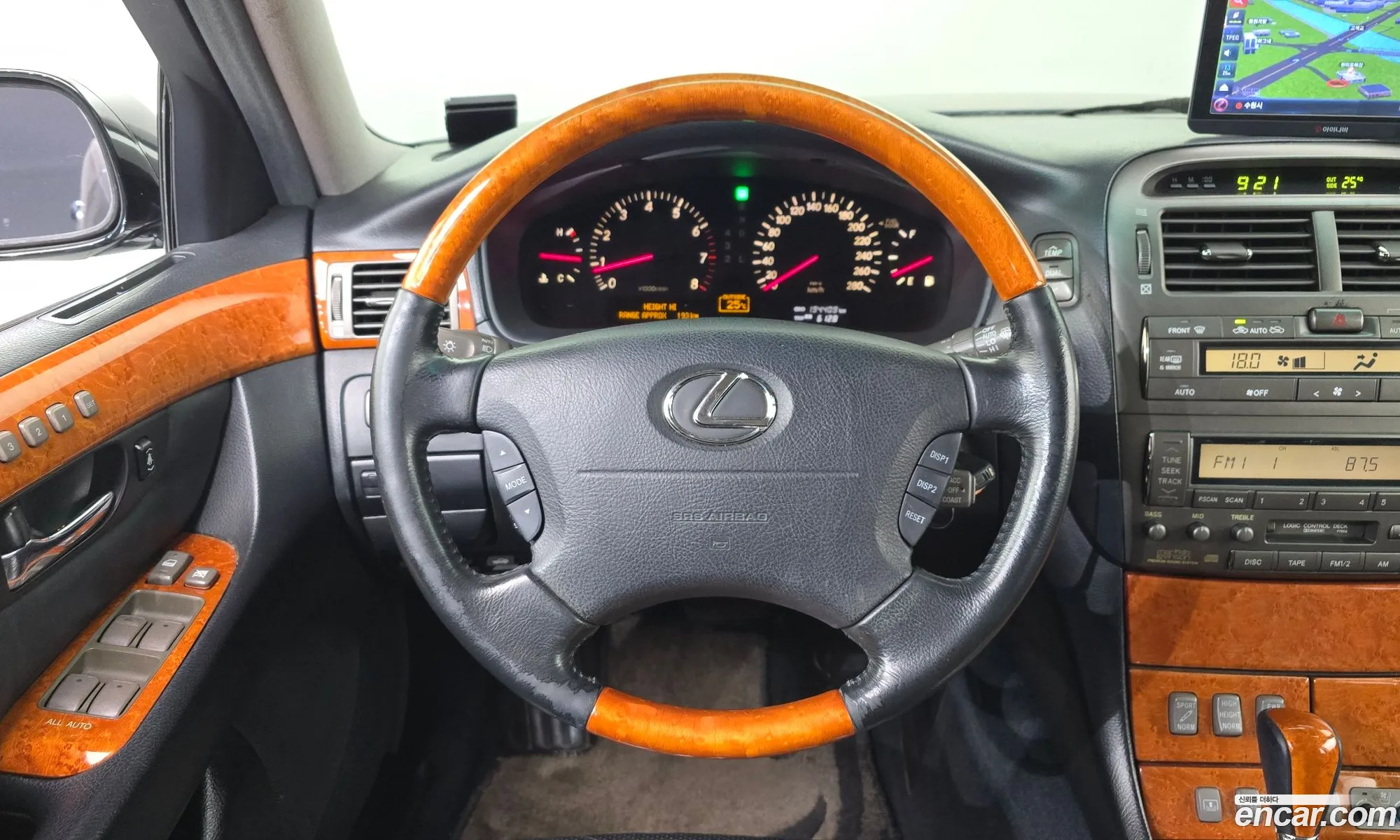 Lexus LS430 2003 JTHBN30F130121543 — 7