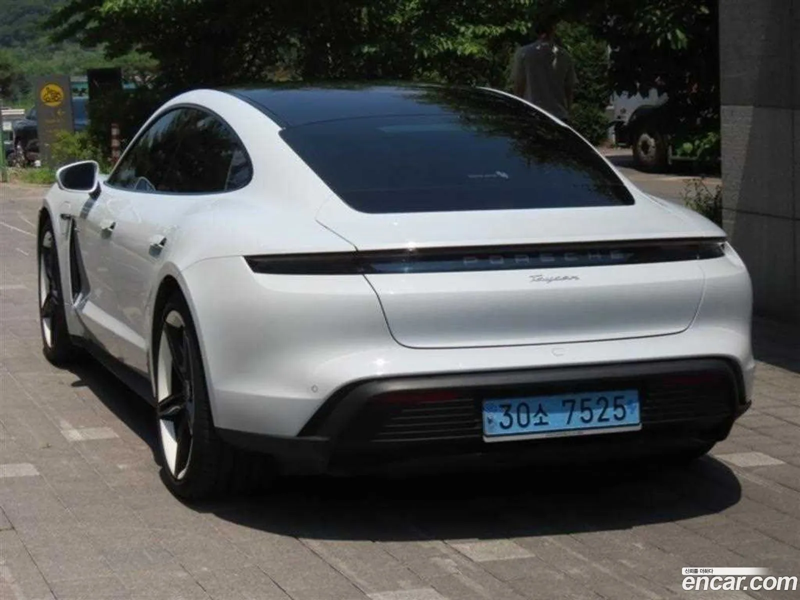 Porsche Taycan 2023 — 9
