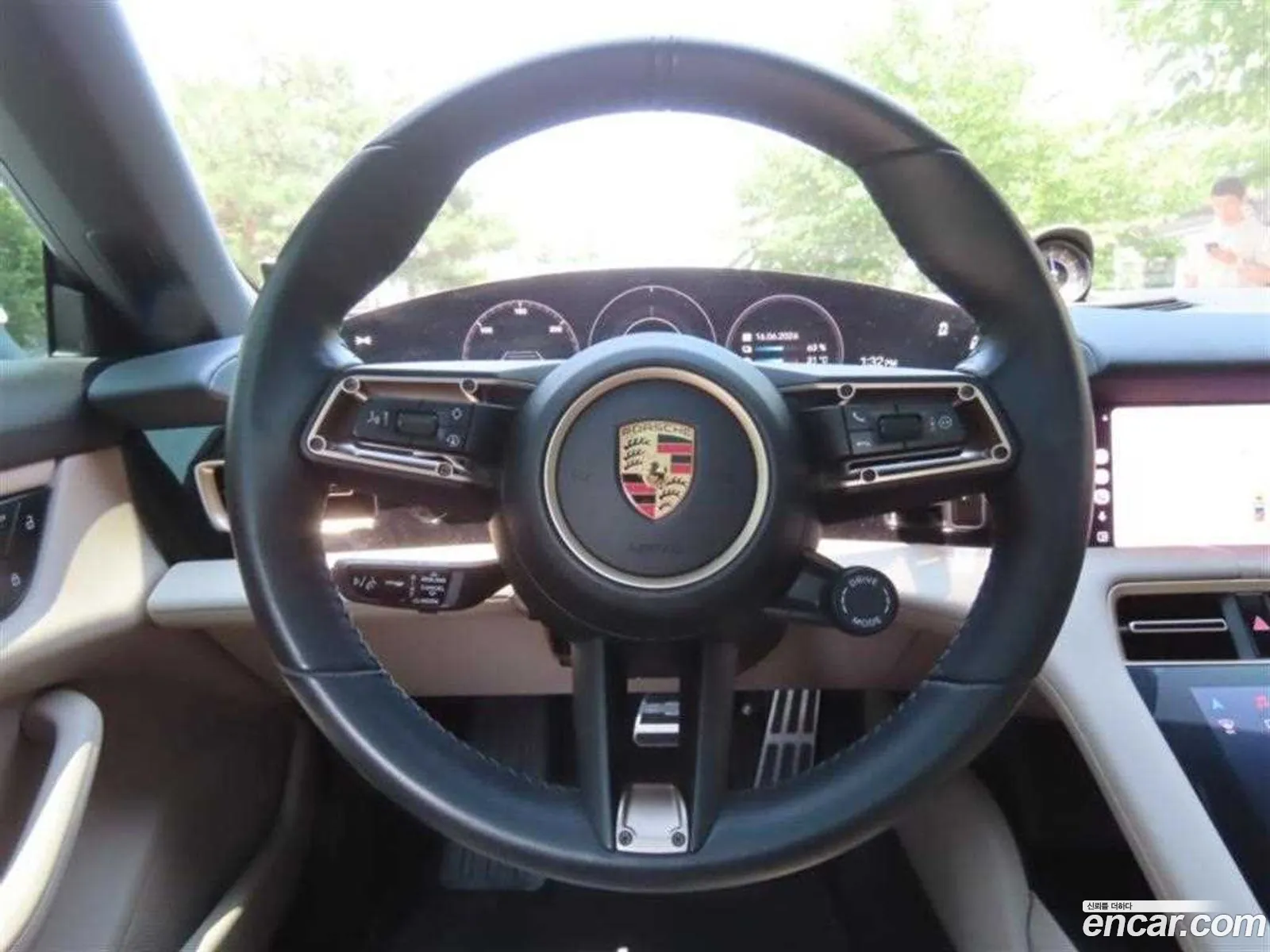 Porsche Taycan 2023 — 19