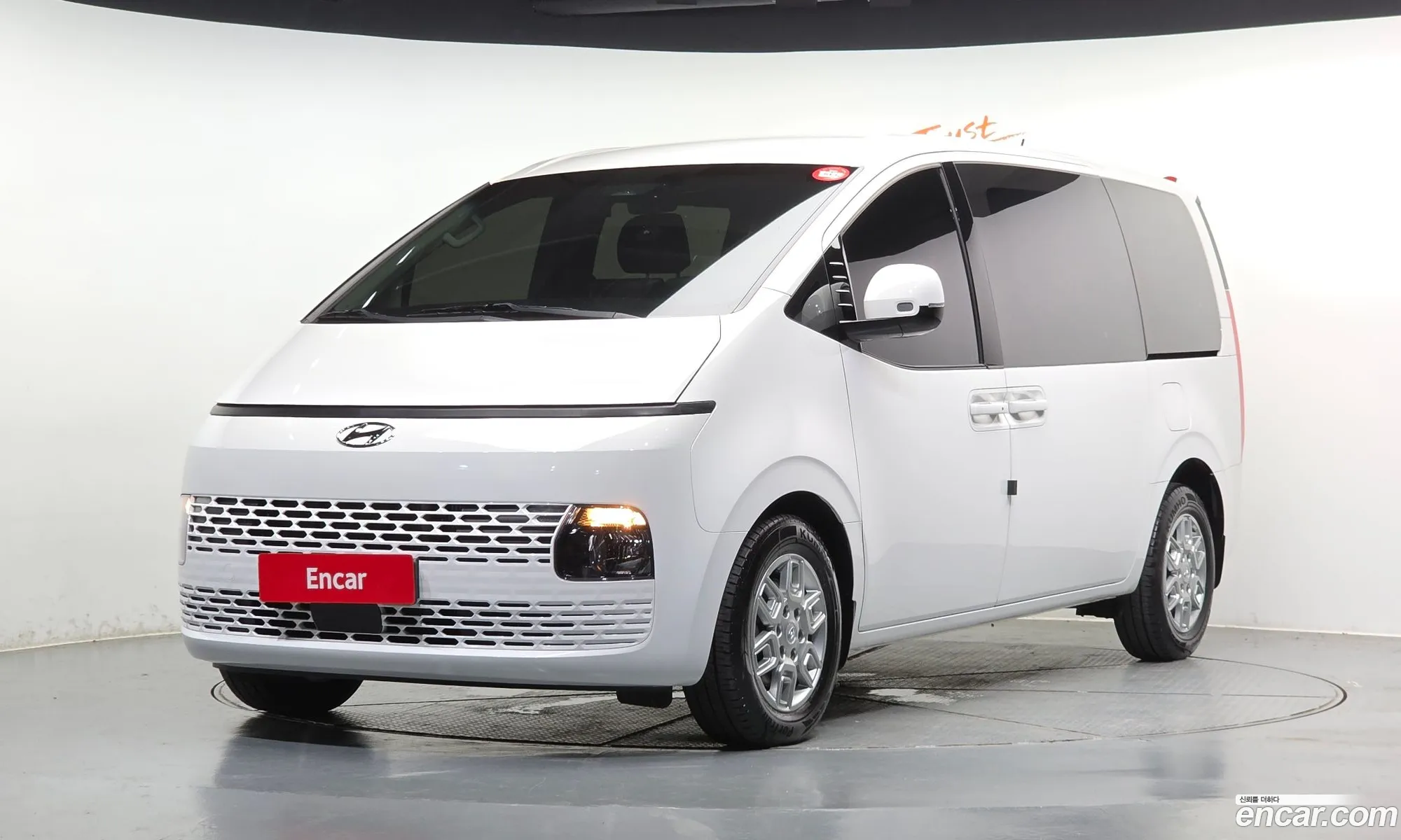 Hyundai Staria 2023 — 3