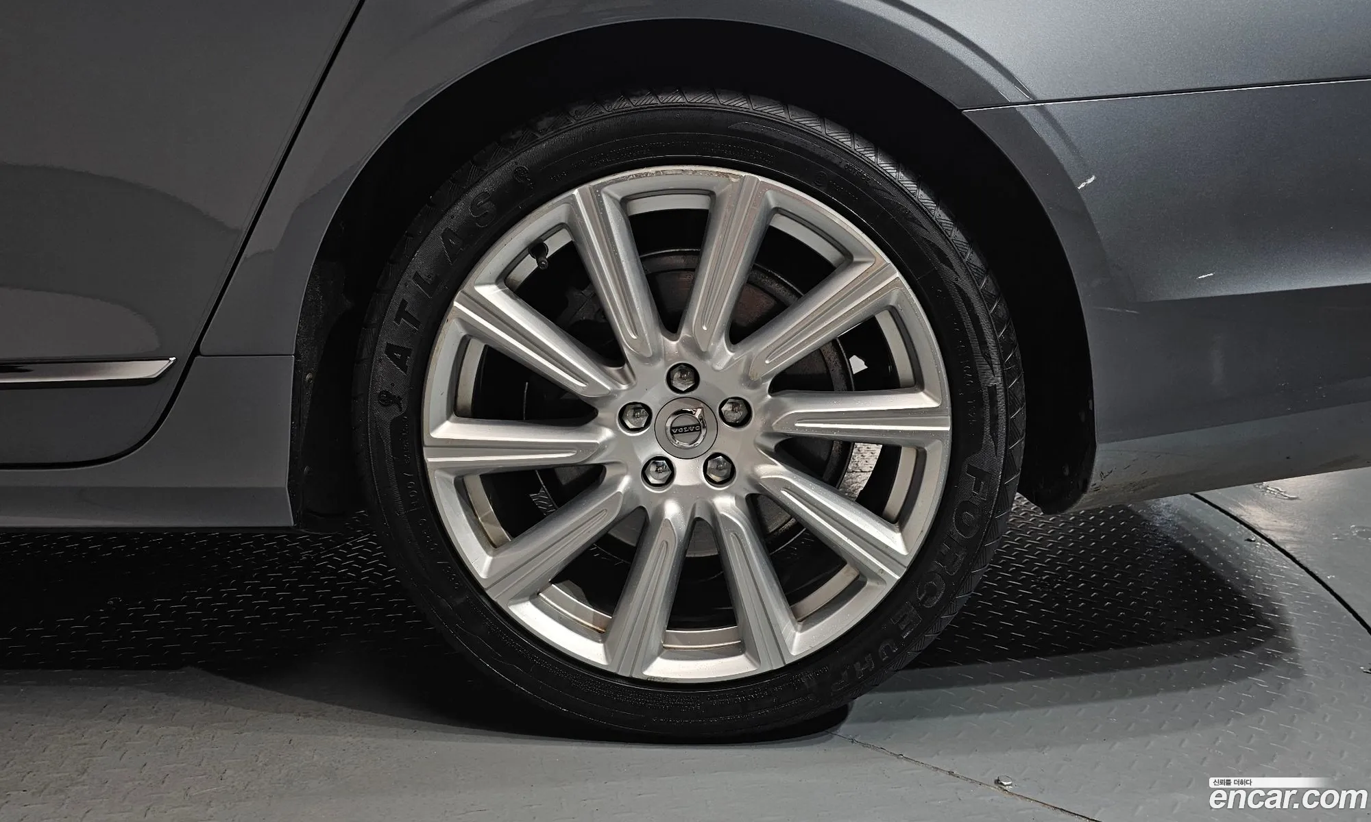 Volvo S90 2019 — 21