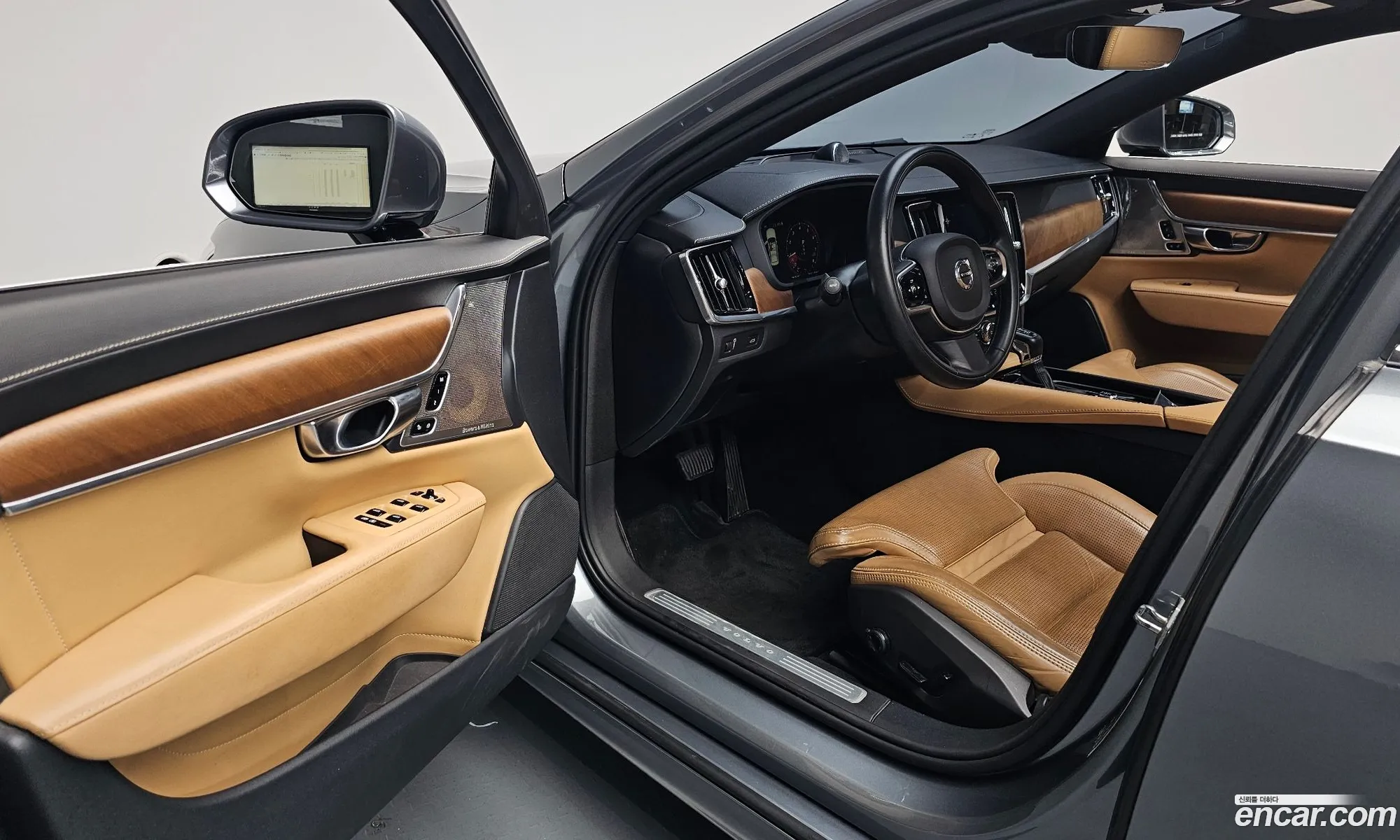Volvo S90 2019 — 33
