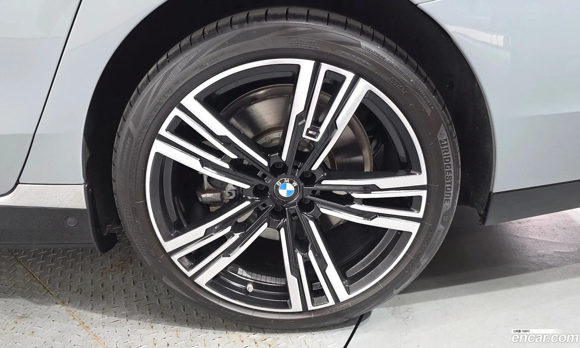 BMW i7 2025 — 17