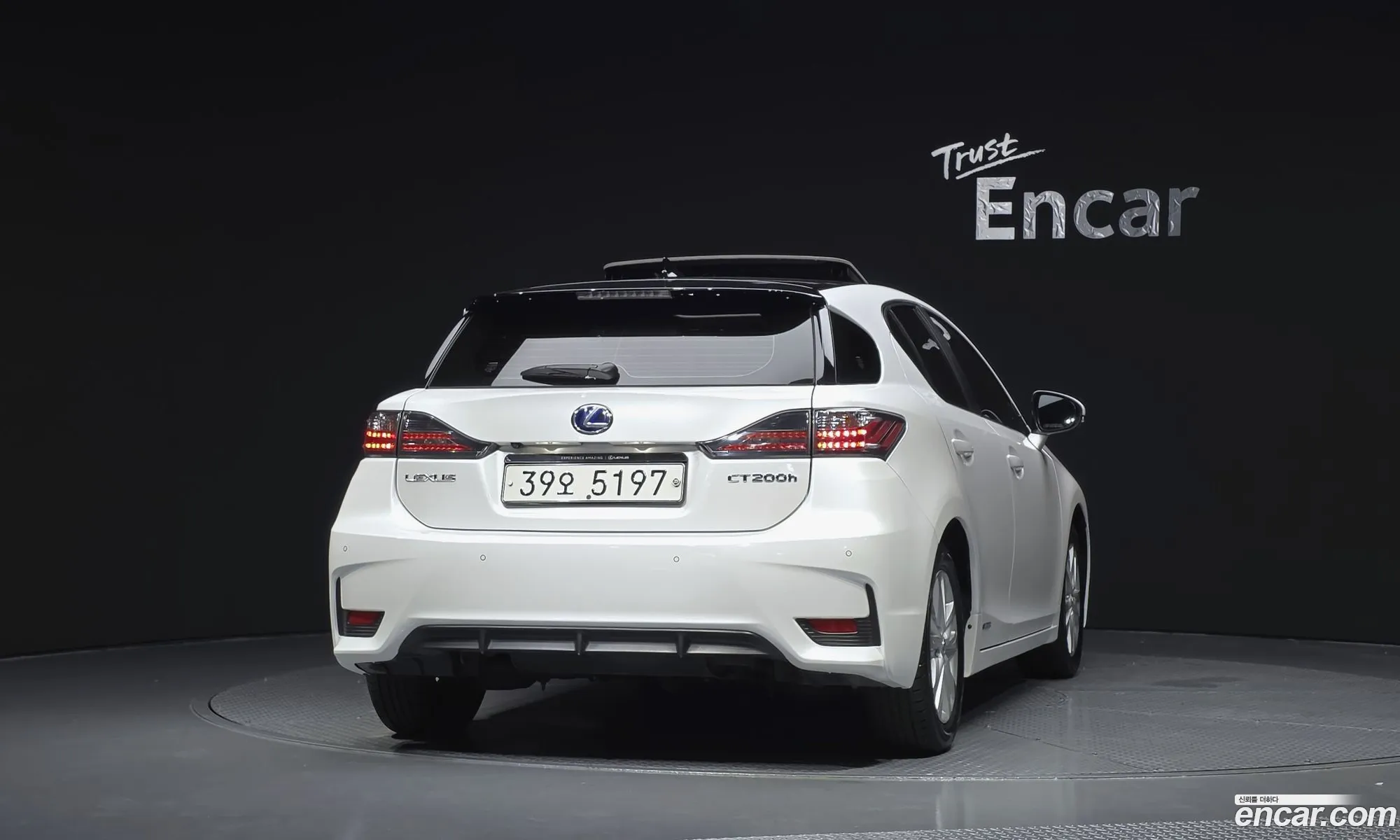 Lexus CT200h 2017 JTHKD5BH1H2306202 — 10