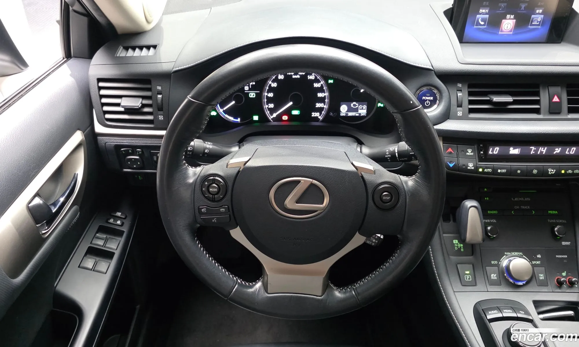 Lexus CT200h 2017 JTHKD5BH1H2306202 — 12