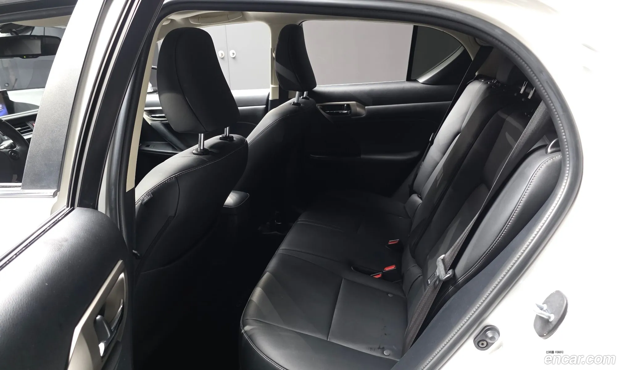 Lexus CT200h 2017 JTHKD5BH1H2306202 — 13