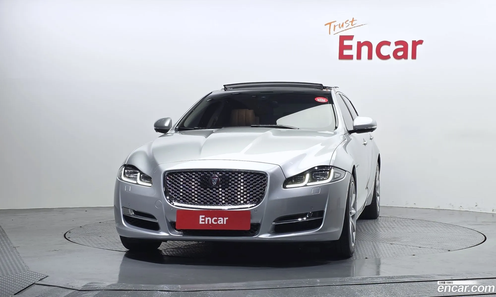 Jaguar XJ 2017 — 17