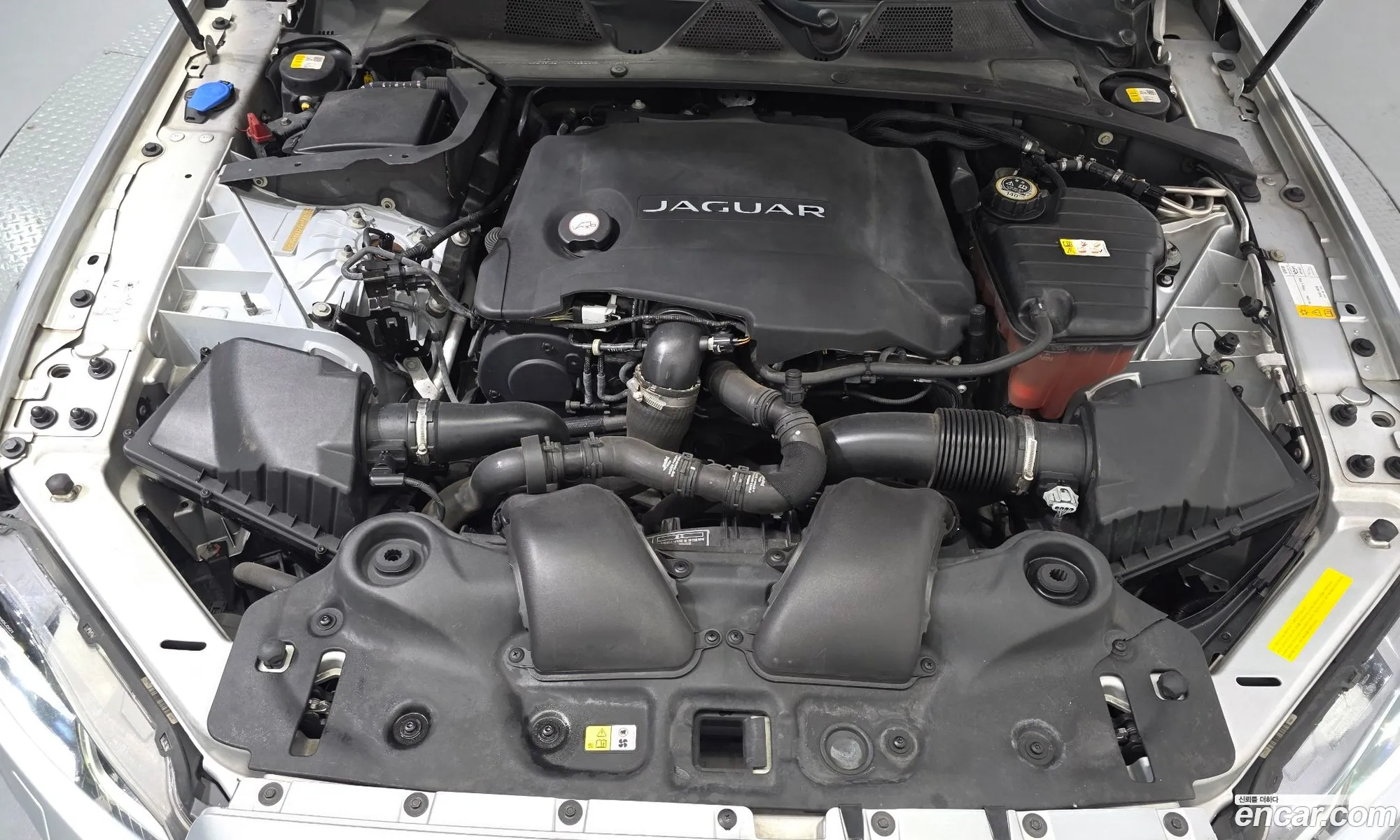 Jaguar XJ 2017 — 12