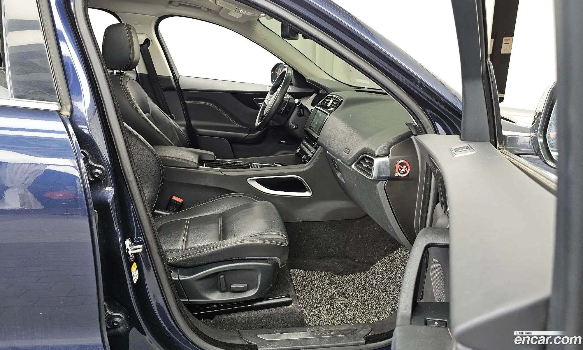 Jaguar F-Pace 2018 SADCA2BN1JA277741 — 11