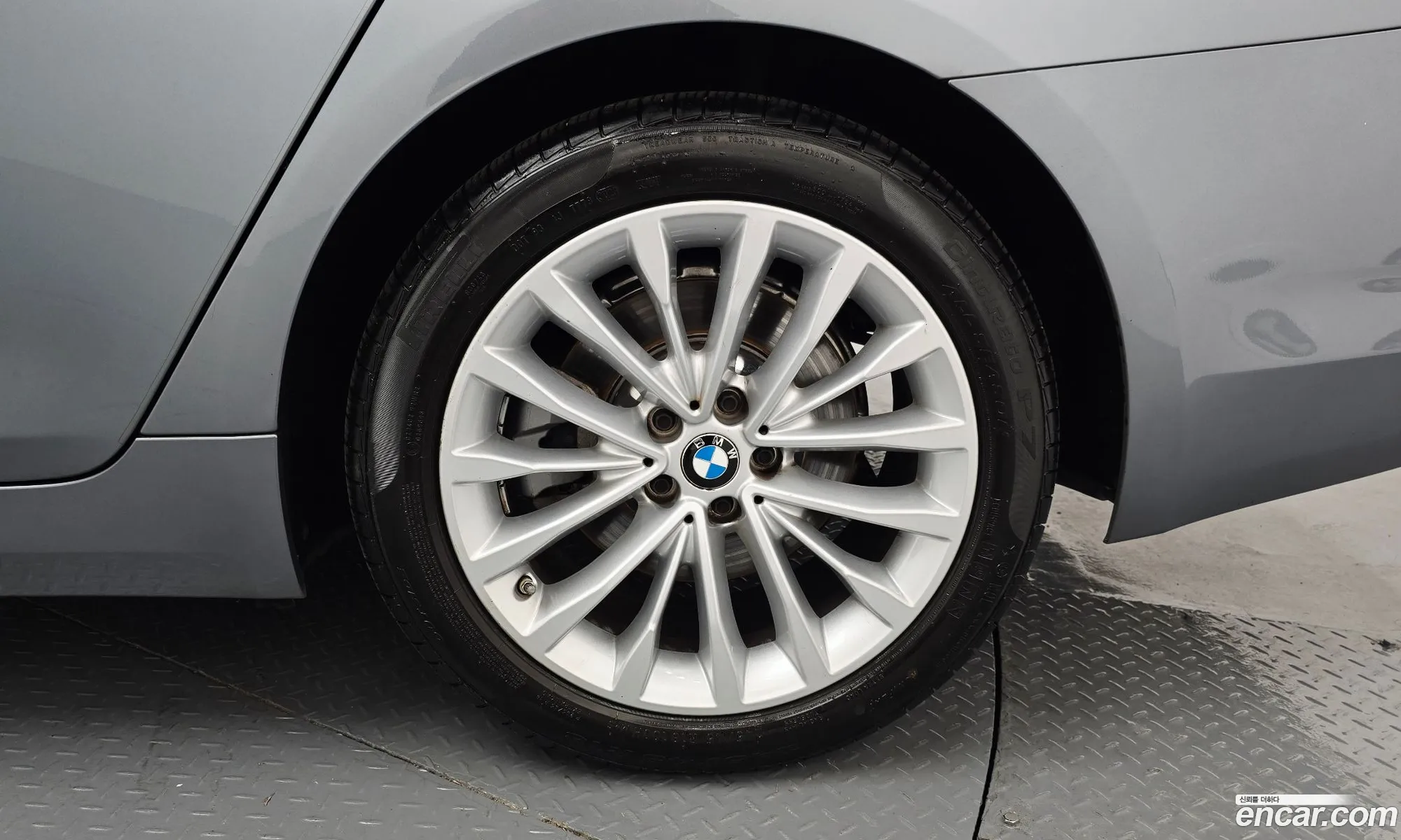 BMW 5 Series 2018 — 27