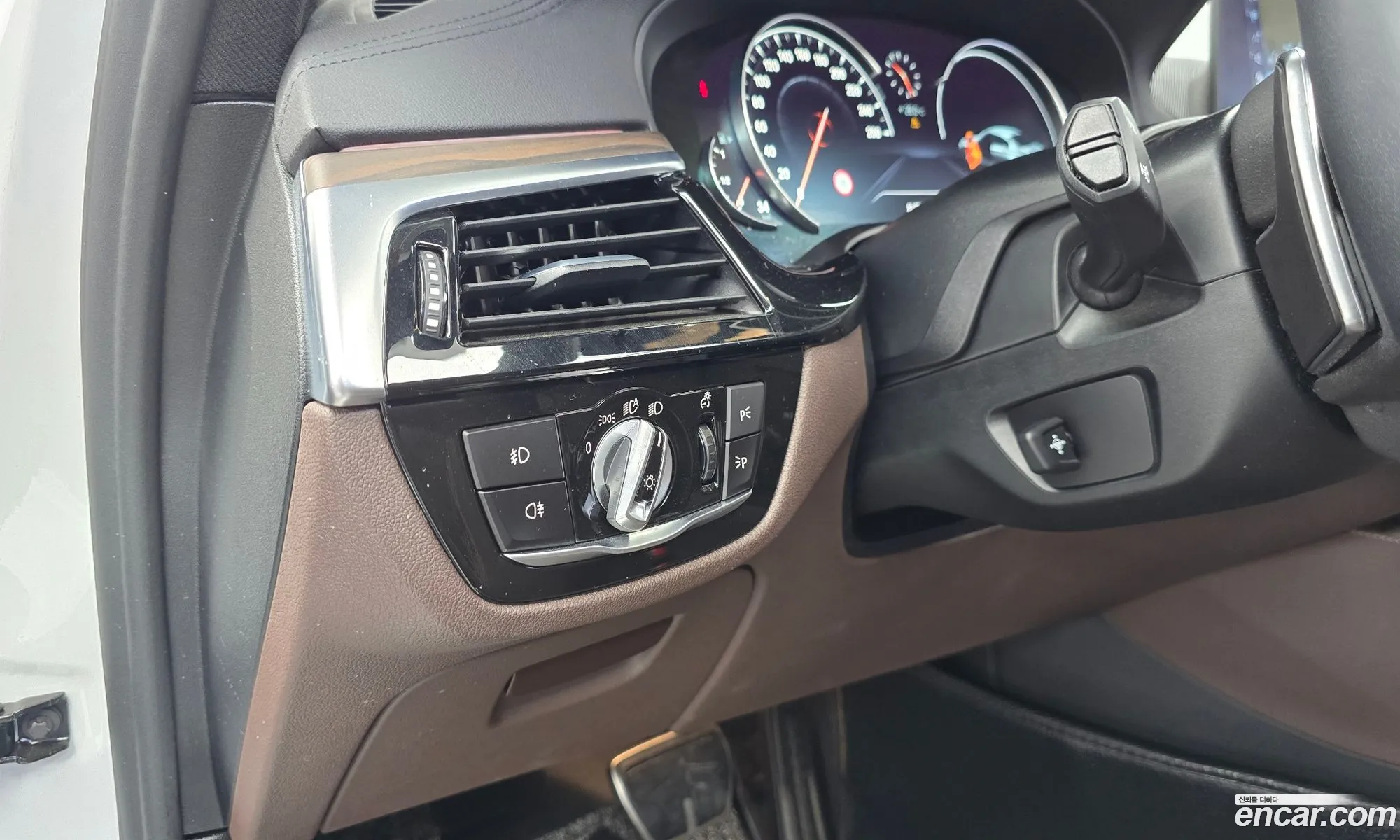 BMW 5 Series 2018 WBAJD3108JWC97607 — 24