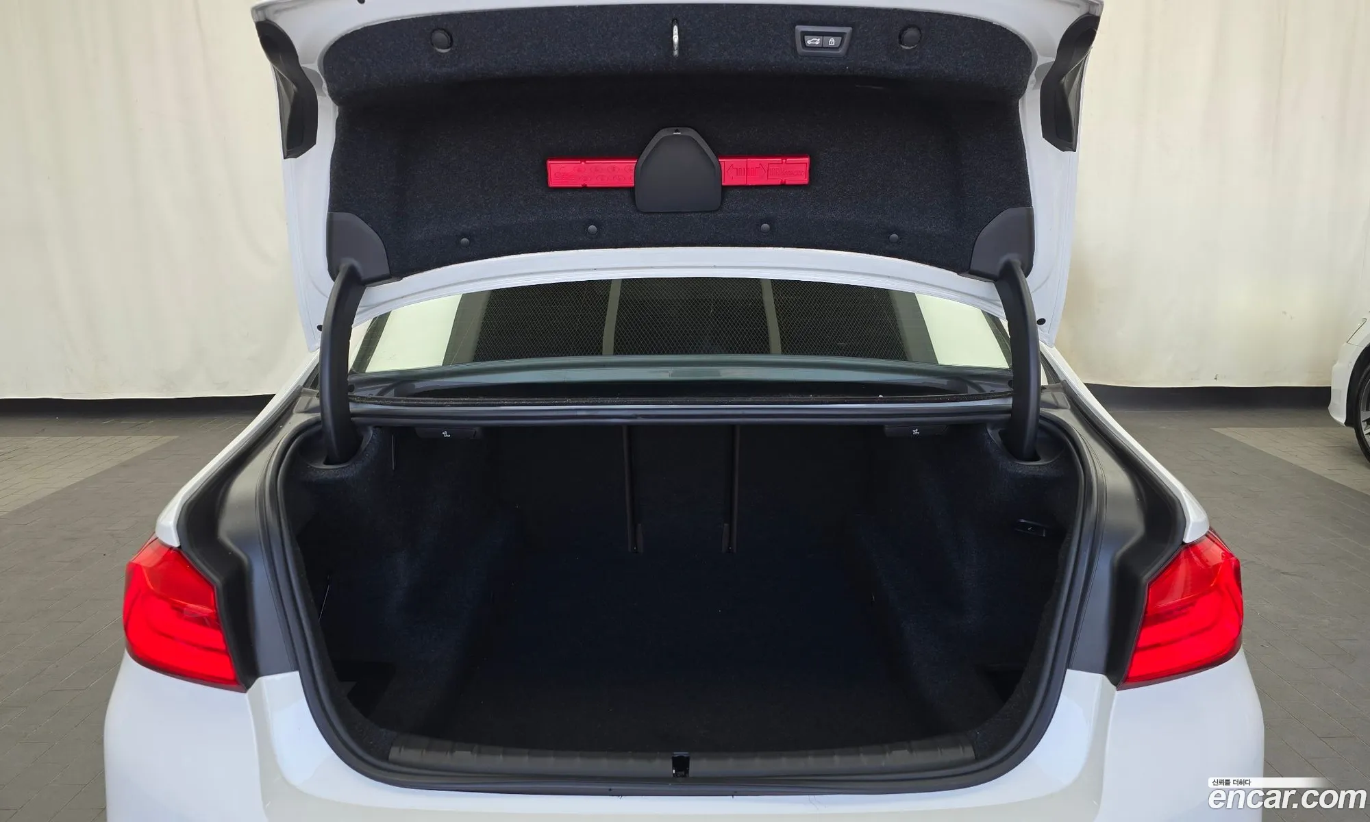 BMW 5 Series 2018 WBAJD3108JWC97607 — 5