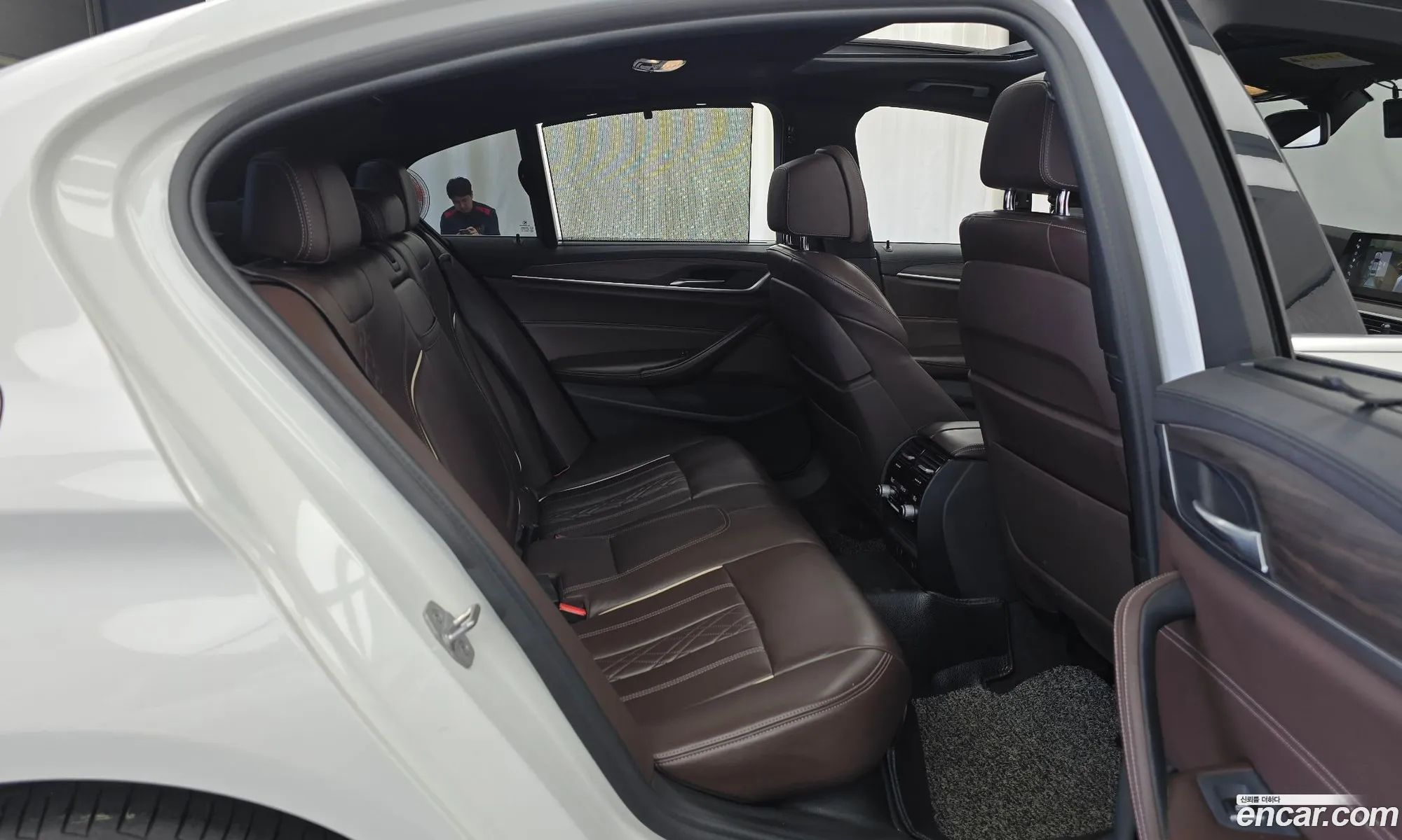 BMW 5 Series 2018 WBAJD3108JWC97607 — 31