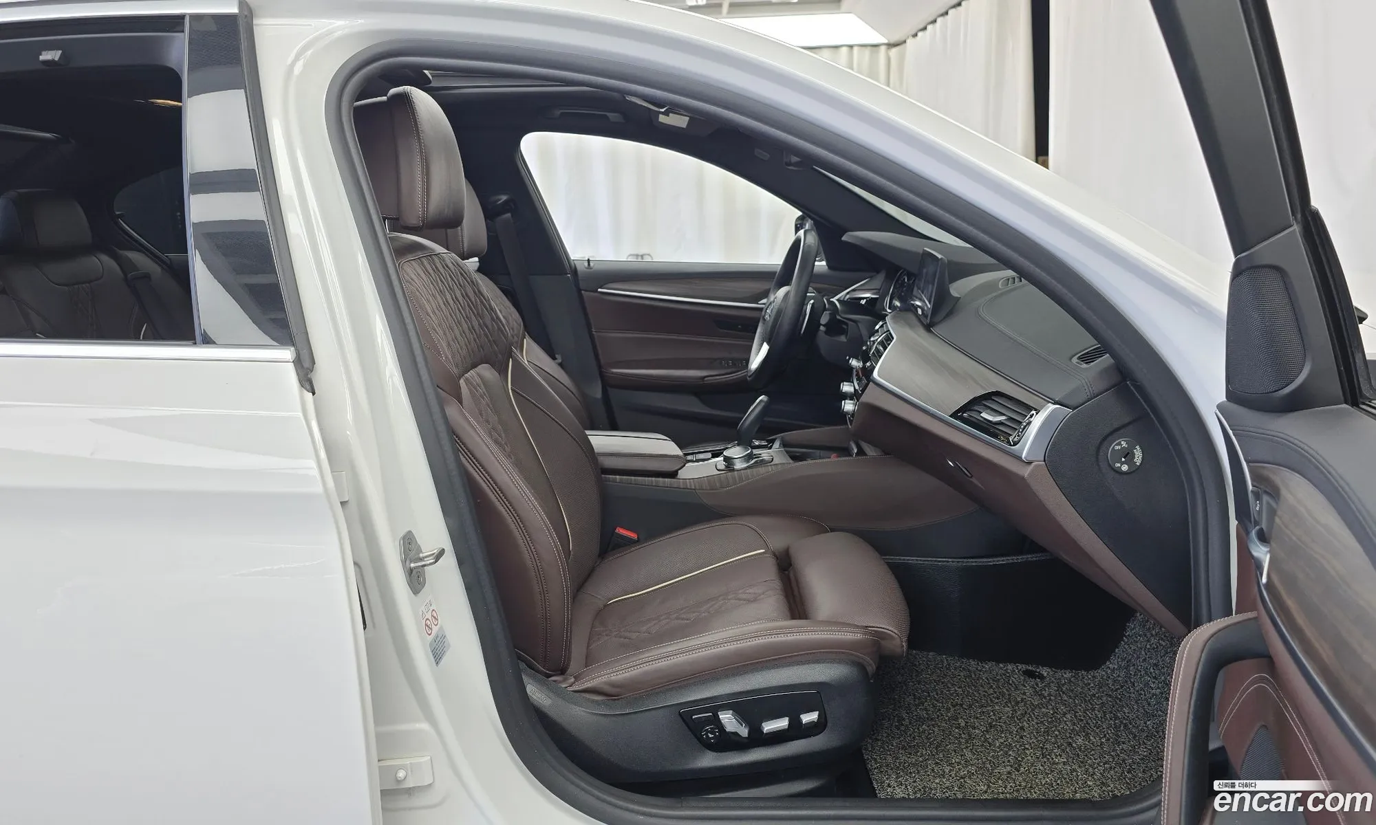 BMW 5 Series 2018 WBAJD3108JWC97607 — 10