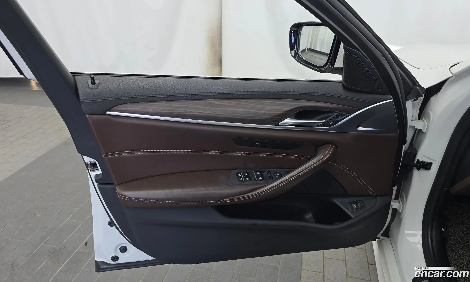 BMW 5 Series 2018 WBAJD3108JWC97607 — 22