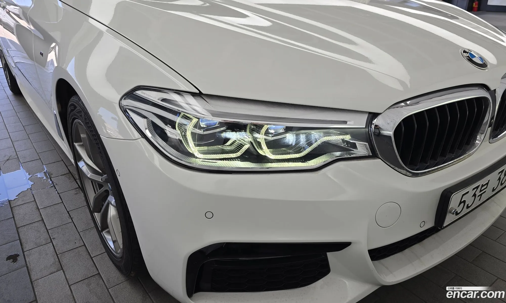 BMW 5 Series 2018 WBAJD3108JWC97607 — 12