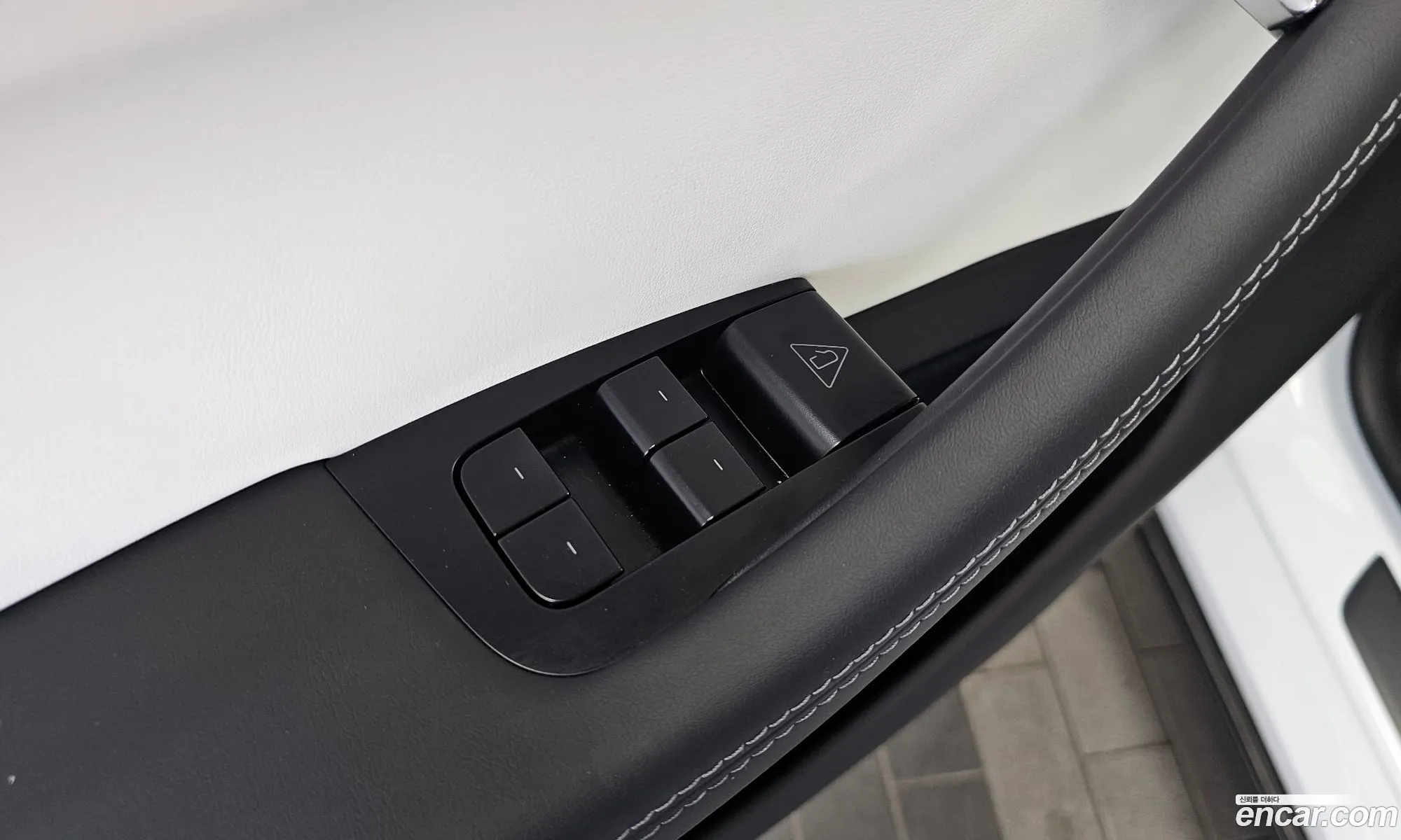 Tesla Model Y 2025 LRWYGCFJ9SC101102 — 33