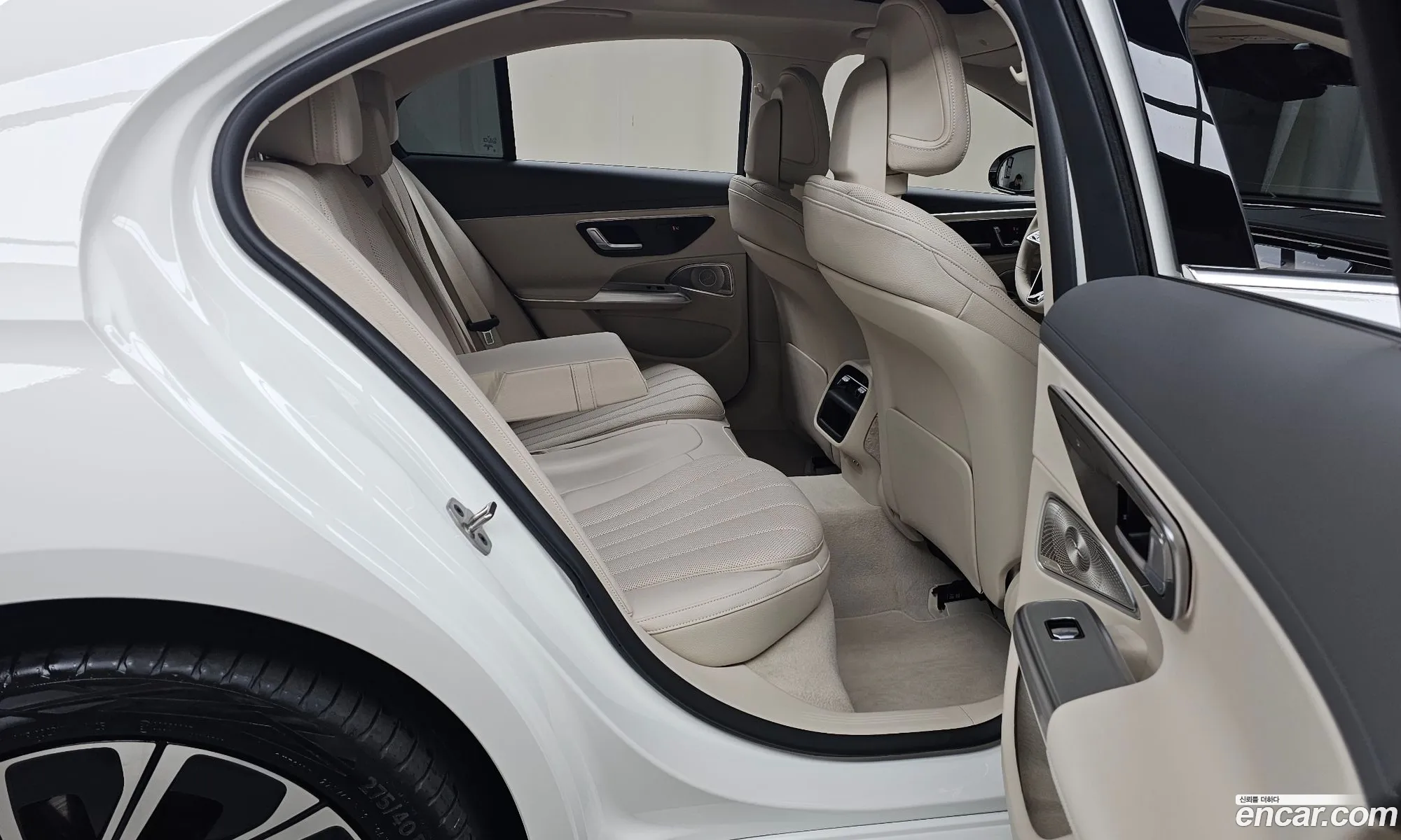 Mercedes-Benz E-Class W214 2026 — 15