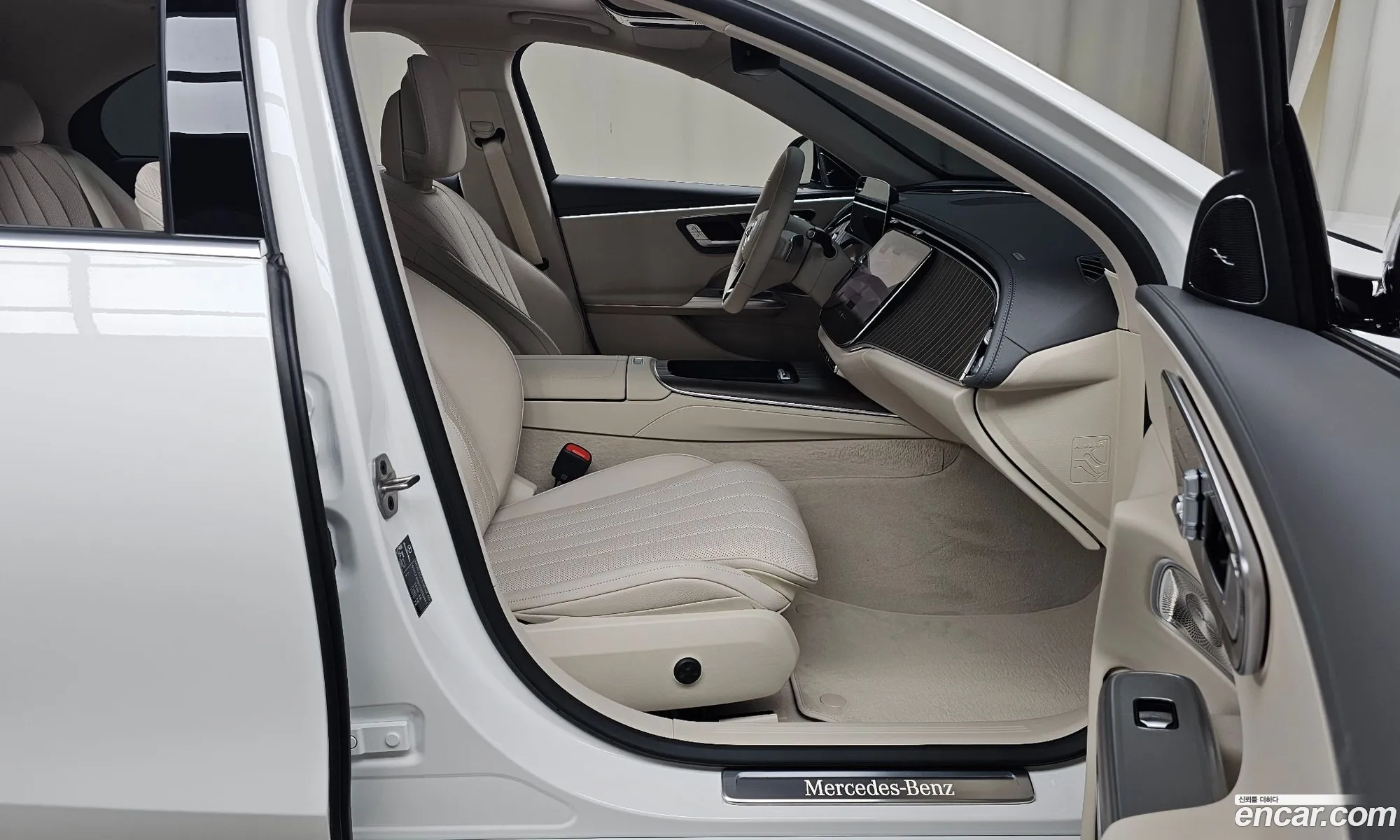 Mercedes-Benz E-Class W214 2026 — 19