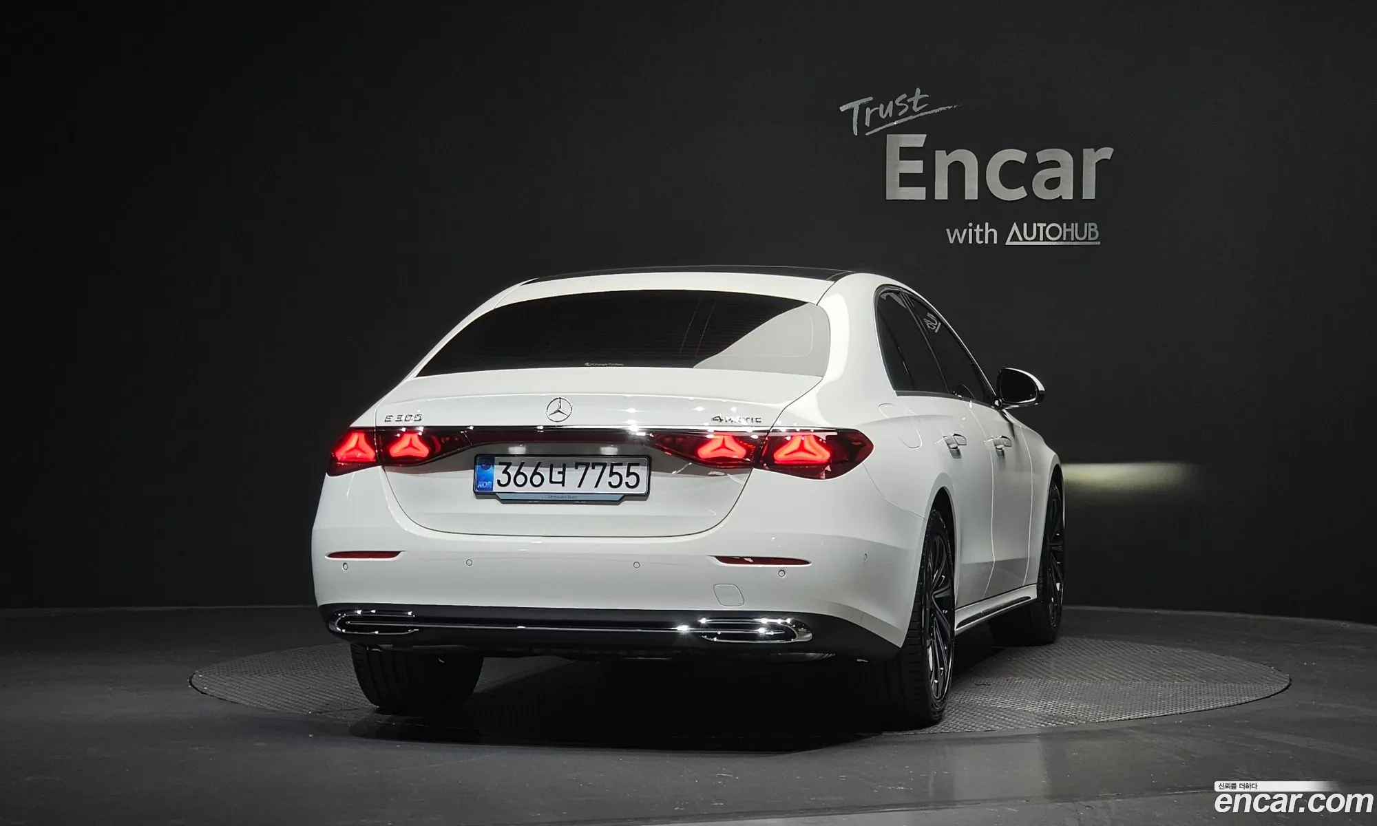 Mercedes-Benz E-Class W214 2026 — 13